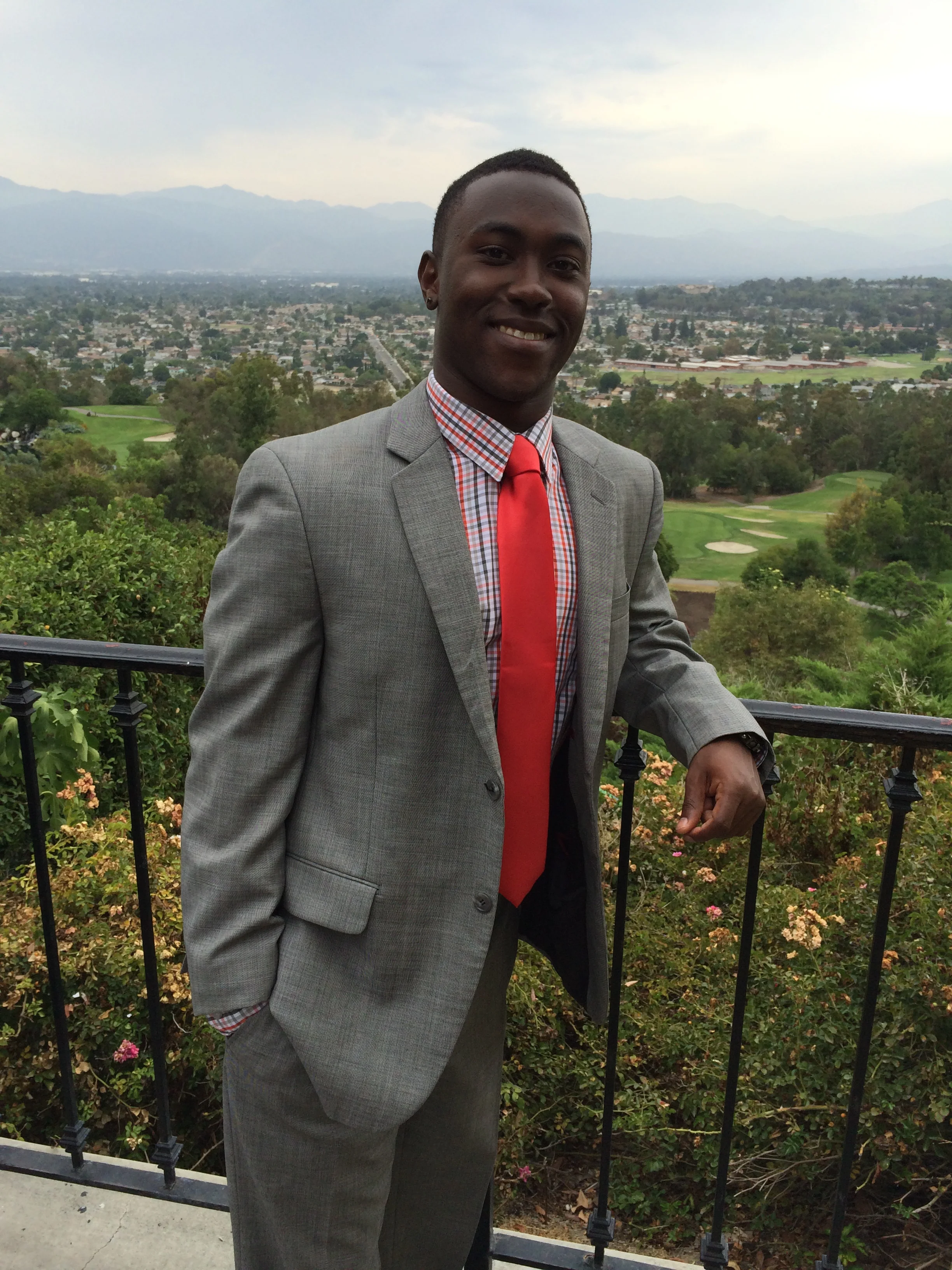 Oren Davidson Oren is a senior at Morehouse College from San Diego, CA majoring in Business Administration. He is a member of Alpha Lambda Delta and Golden Key International Honour Societies and maintains a 3.5 GPA. Oren is also a member of the Morehouse Business Association, the Collegiate 100 of the 100 Black Men of Atlanta and is the Training and Organization Officer in the National Society of Pershing Rifles. In his summers, he has been a Summer Institute for Emerging Managers and Leaders (SIEML) Fellow, held internship positions at NCompass International, one of the top event production agencies and William Morris Endeavor, Talent Agency. Oren has aspirations to be a Producer or Talent Agent in the Motion Picture and Television industry.