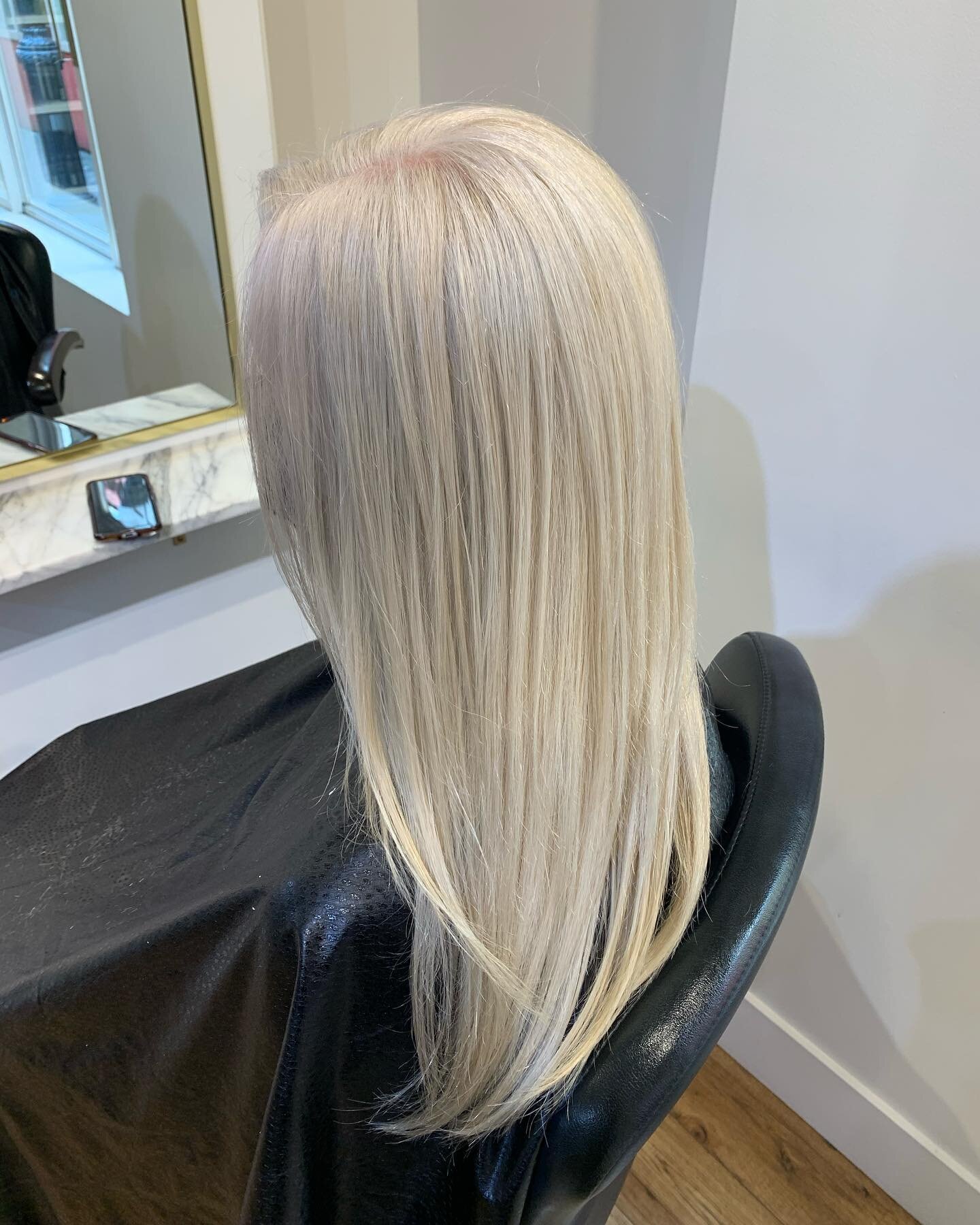 ⁣Bright Icy Blonde Hair Colour &amp; Haircut by Stephanie @stephanie.karemaker.hair 🧊 ⠀
⠀
#aveda #avedacanada #blondehair #whiteblondehair #yyj #fallvibes #yyjhair #yyjsalon #yyjaveda #blondehaircolor #blondehaircolourist #blondehaircolour