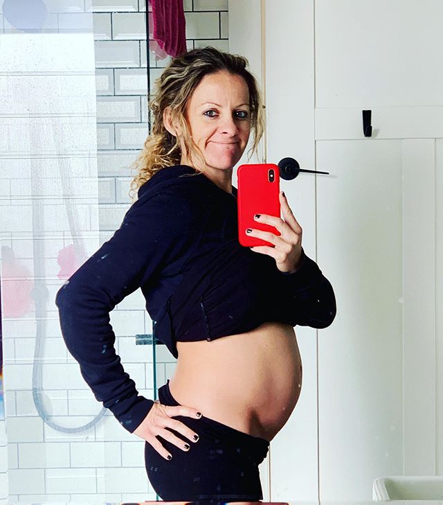 Look what we&rsquo;ve been cooking up in the last 5-6months🌟 were looking forward to meeting this lil bae 🦊and so are it&rsquo;s two brothers 🐶🐶! #mybump #23weeks #babies #excited #love #growing 💕💕💕💕💕💕