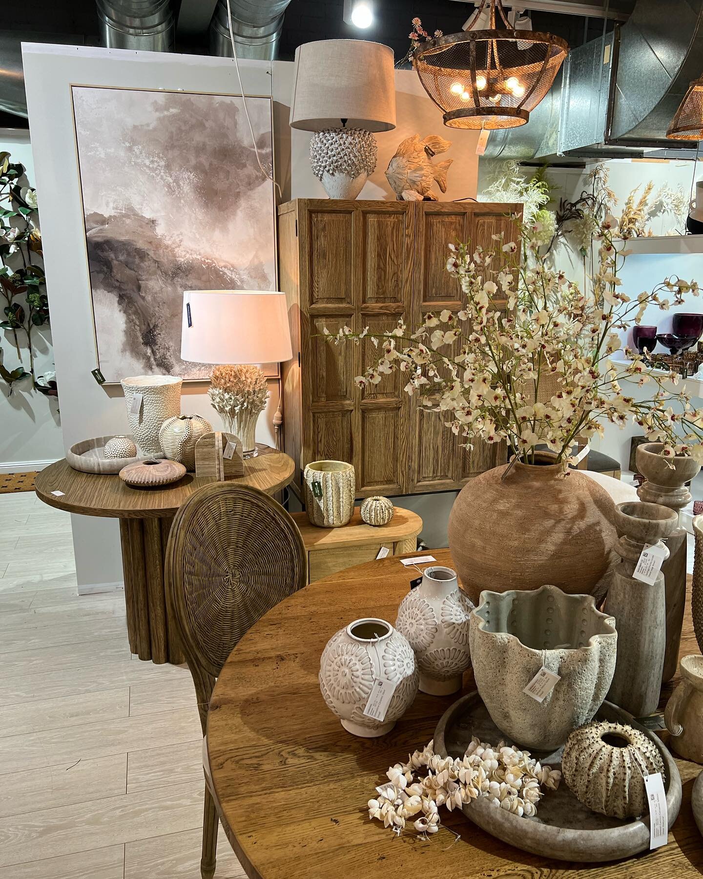 Winter tones @florabelle.living  merchandising by me &hellip;.. love my other Job styling winter 2024