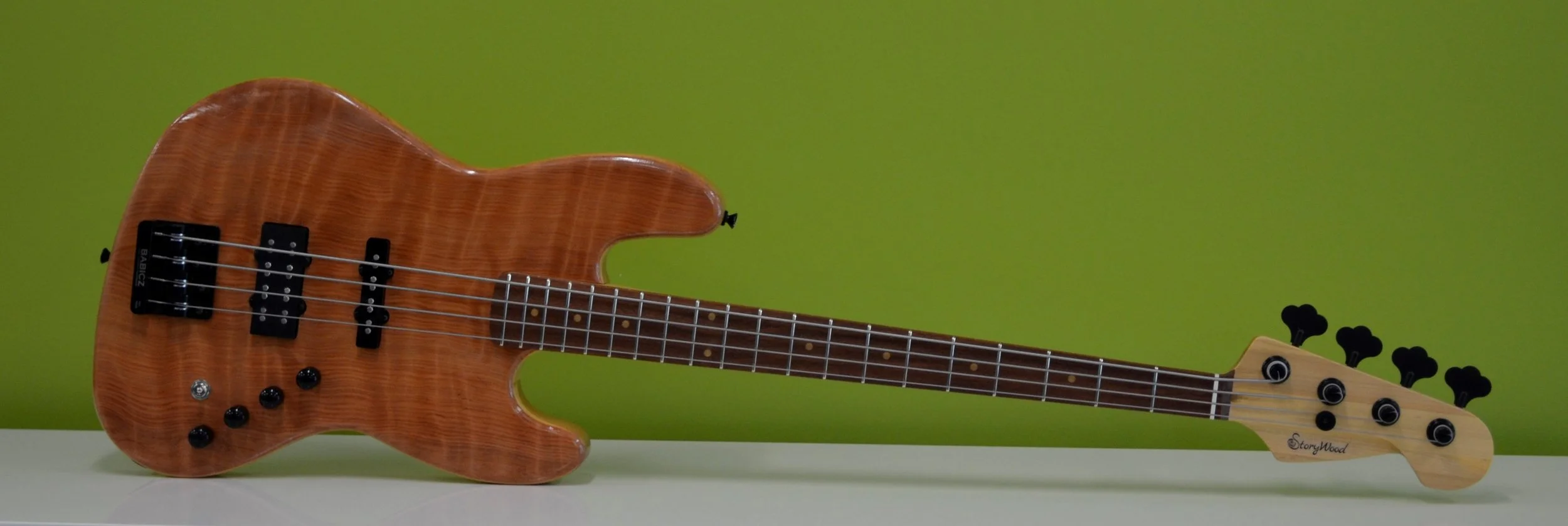 StoryWood Deluxe J Bass