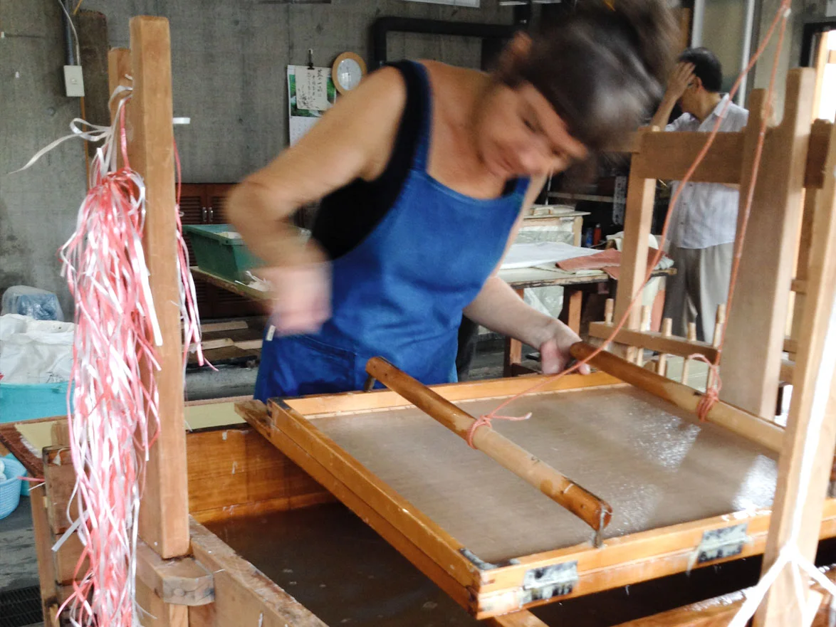 Claire making washi paper with the traditional Japanese Sugeta using the nagashizuki method