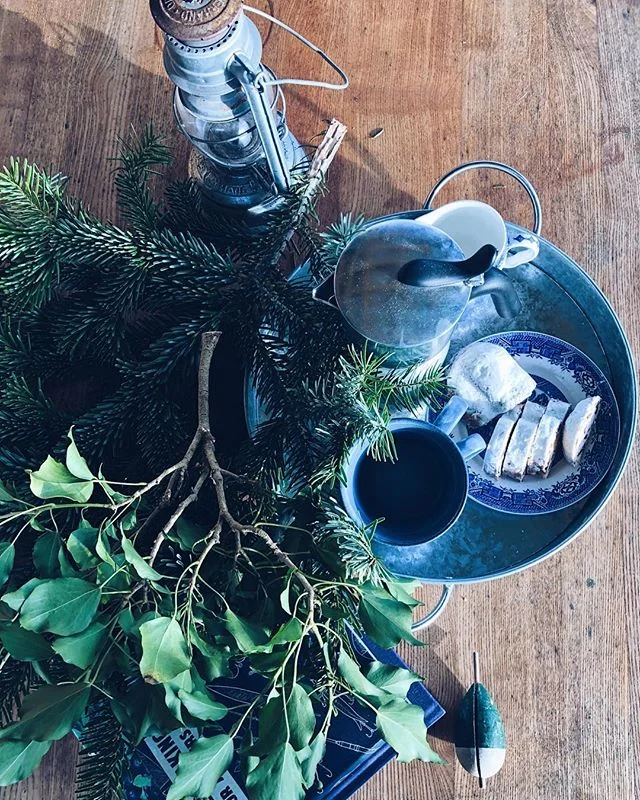 Coffee and leftover stolen, good start to a Sunday morning in our book 🎣