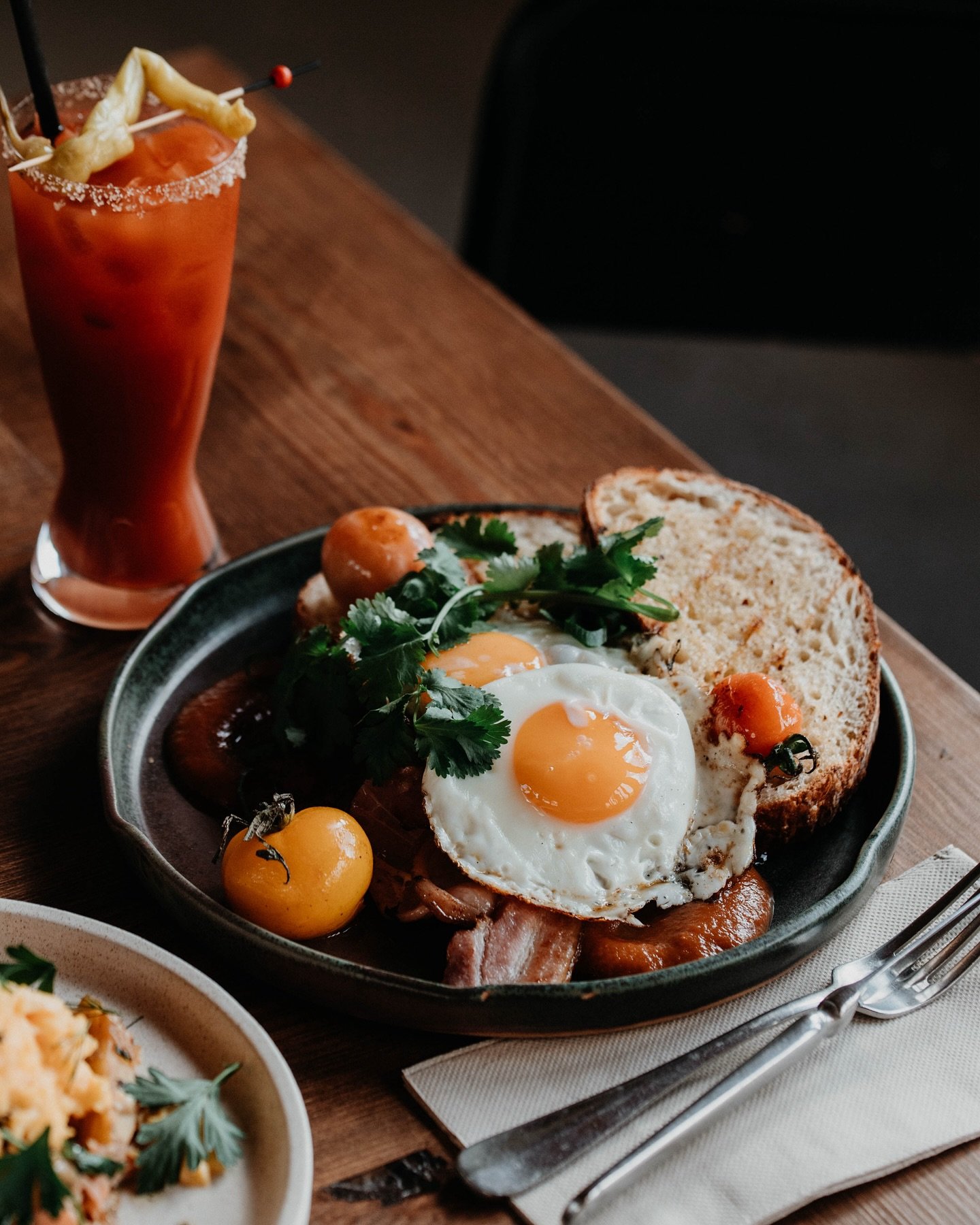 Start your weekend right at El Estanco! 🍳🍅🌿 Our hearty plate of perfectly fried eggs, crisp bacon, and tomatoes paired with the best Bloody Mary is the perfect way to fuel your day. 

Stop by and savor the taste of local goodness! 🥂 #ElEstanco #B