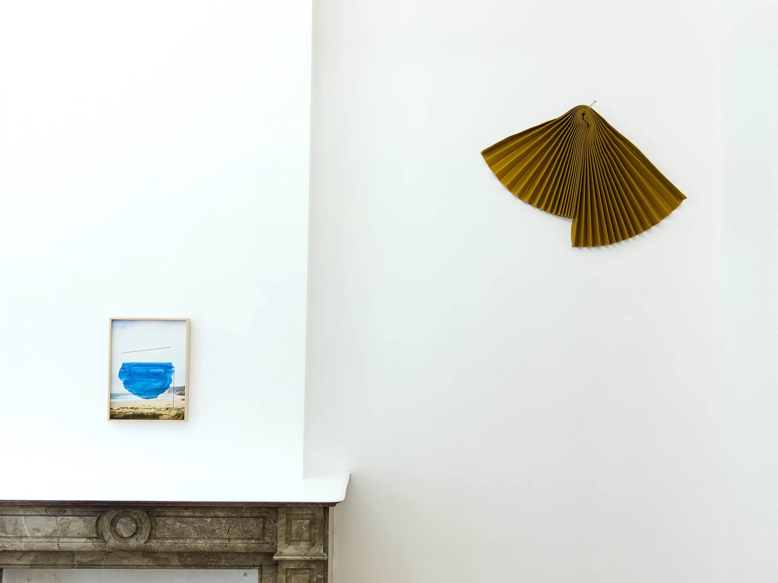 Alice Quaresma, Sea Colony, gouache and acrylic paint over photographic print (2018) and Mano Penalva, Acorde, textile and glass cane (2019)