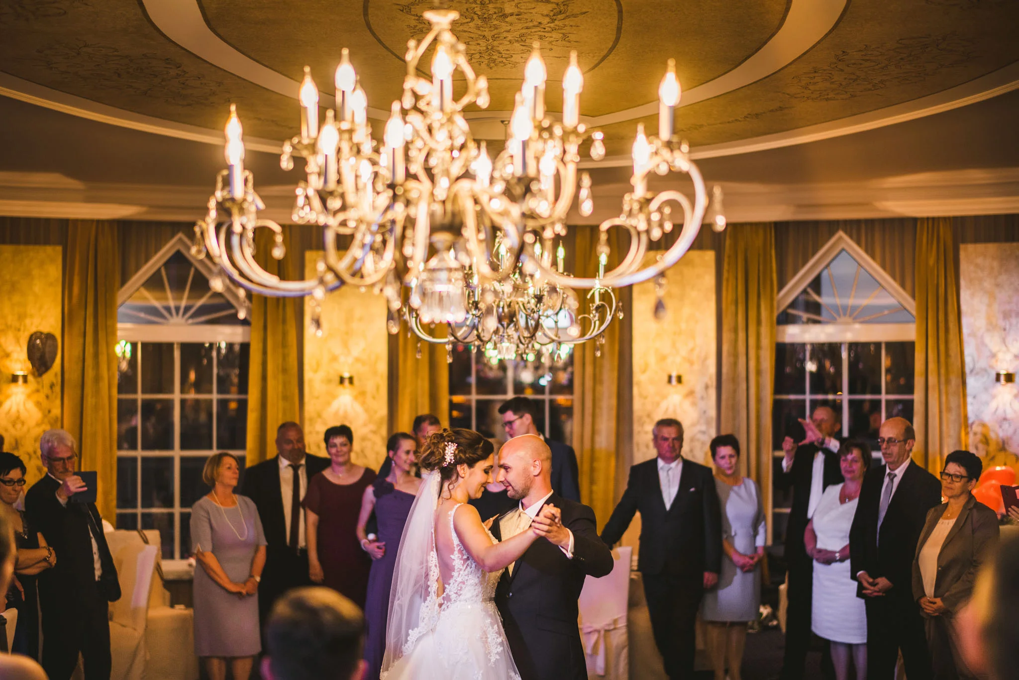 erster-tanz-hochzeitspaar.jpg