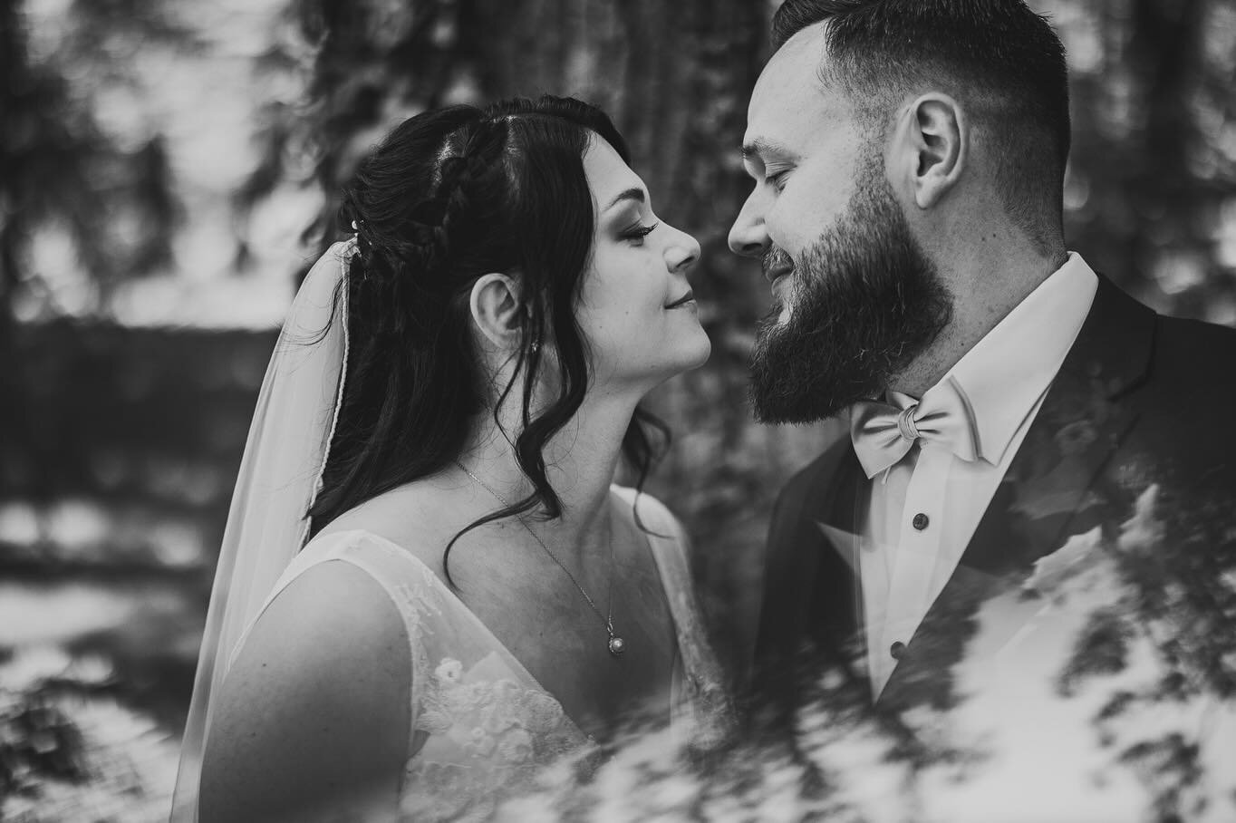 // 👰🤵 Saskia + Maik ❤️ //
.
.
.
#lovemyjob #hochzeitsfotograf #hochzeiten_spreewald #hochzeiten_lausitz #hochzeiten_brandenburg #hochzeiten_sachsen #hochzeitsreportage #hochzeitsfotografdresden #hochzeitsfotografie #hochzeitslocation #hochzeitsfieb