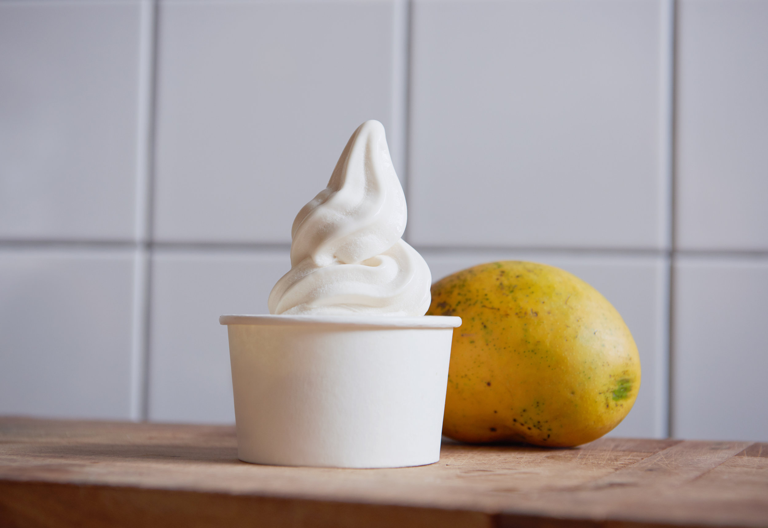 Mango-Banana Wave: Bananas, Mango, Dates, Water, Vanilla & Lemon Kcal: 160