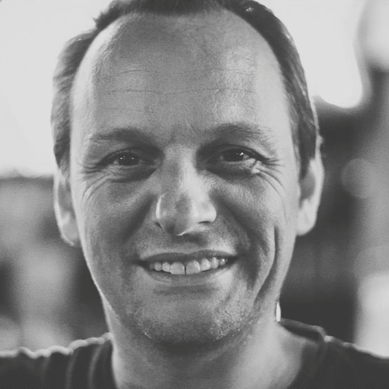 simon-toffanello-photographer-cambodia.png