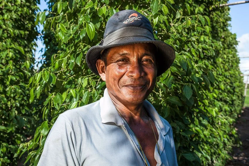pepper-farmer-kompong-trach-kampot.jpg
