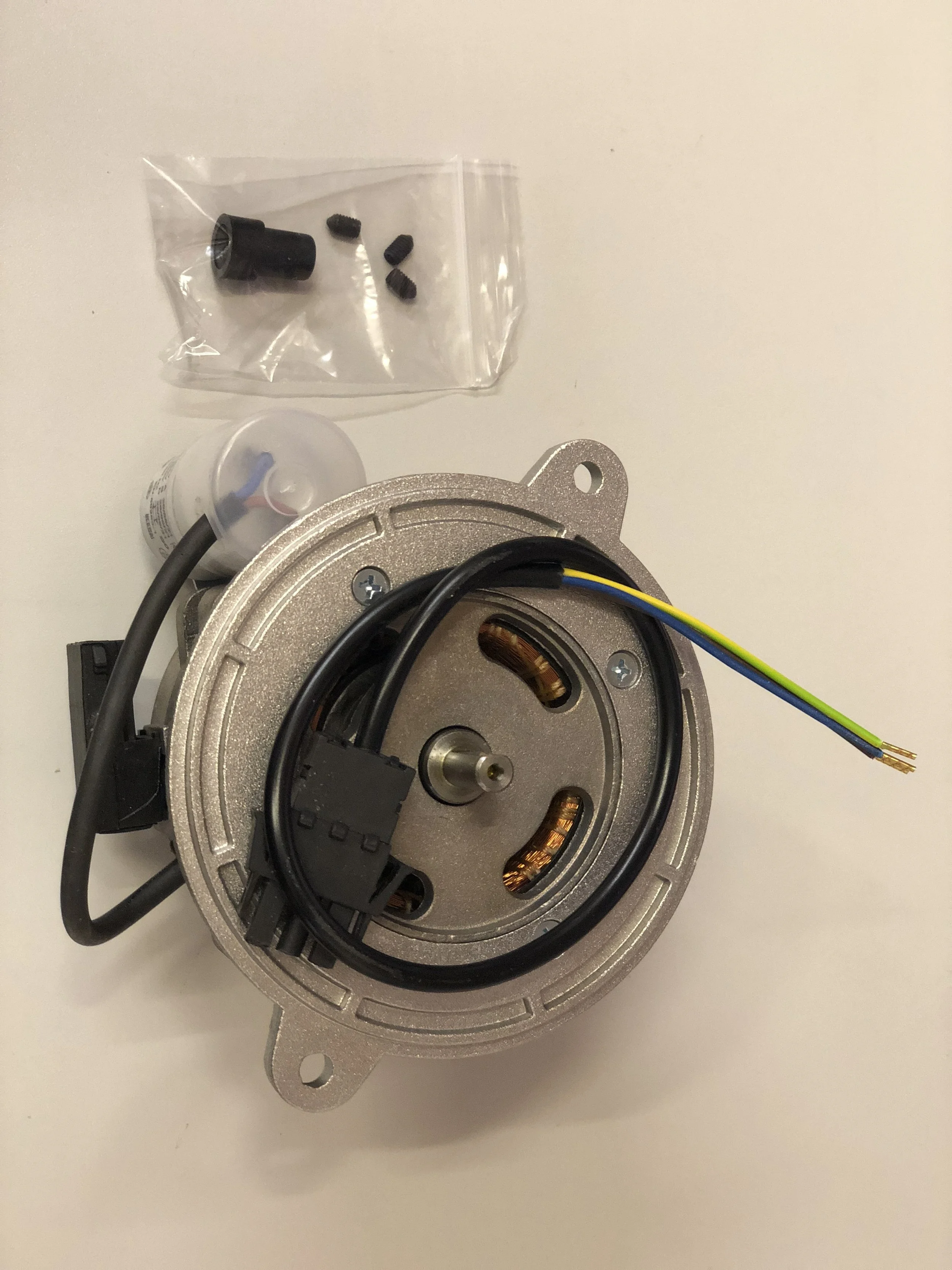 70W Direct Drive Motor Shaft Dia: 8mm Shaft Length: 18mm Bentone/Inter B970W