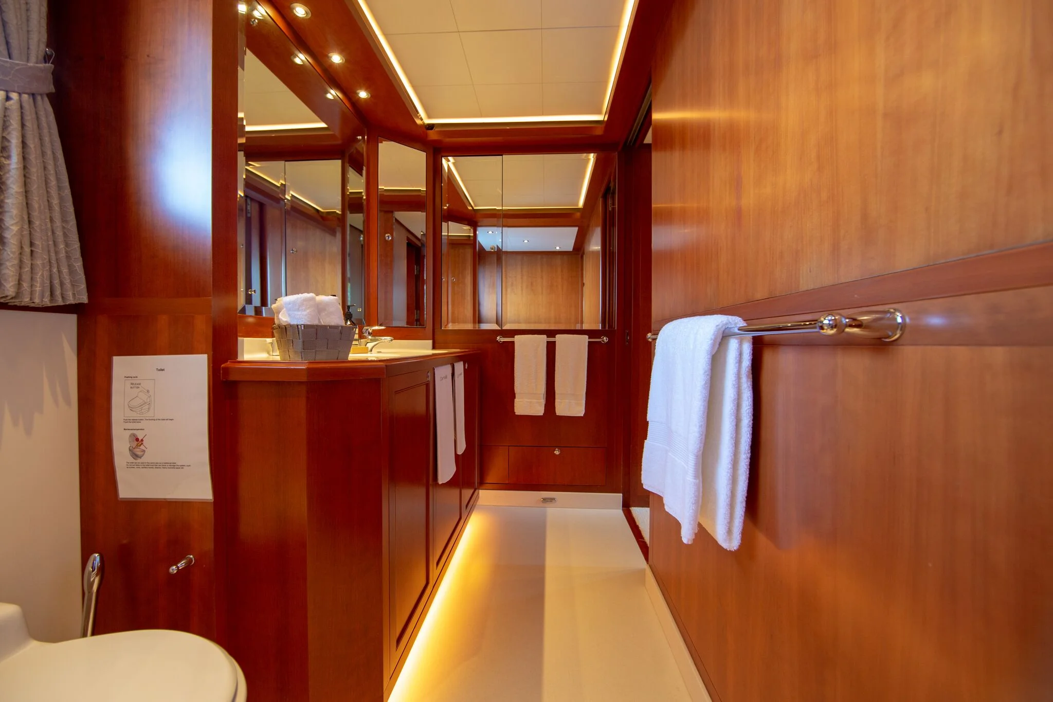 Main bathroom.jpg