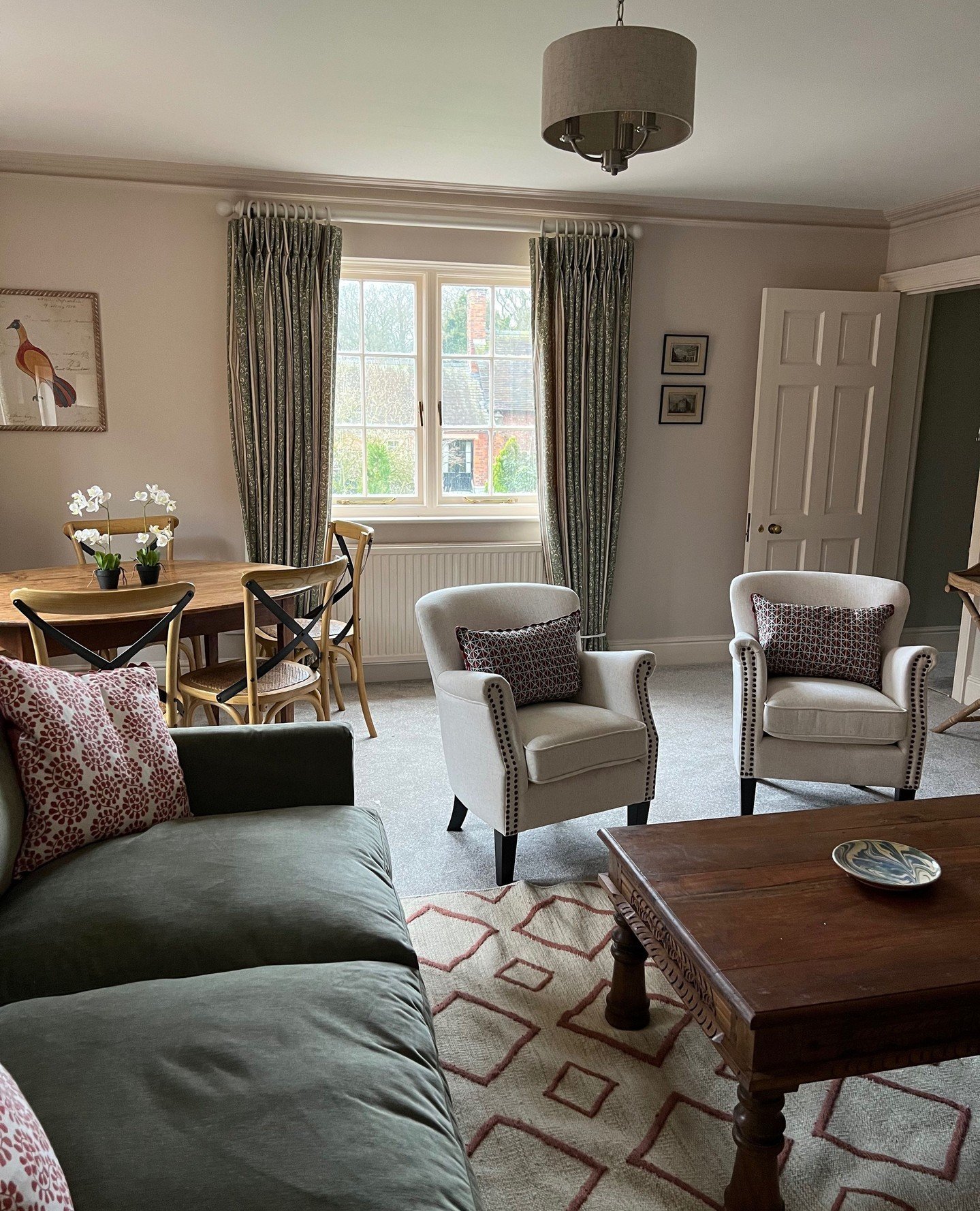 A little after and before from last week's installation in Cheshire for you. One of four holiday lets that we have done for Arley House &amp; Garden.⁠
⁠
#interiortransformation #renovation #lickofpaint #holidayhouse #holidayrental #interiorupdate #ar