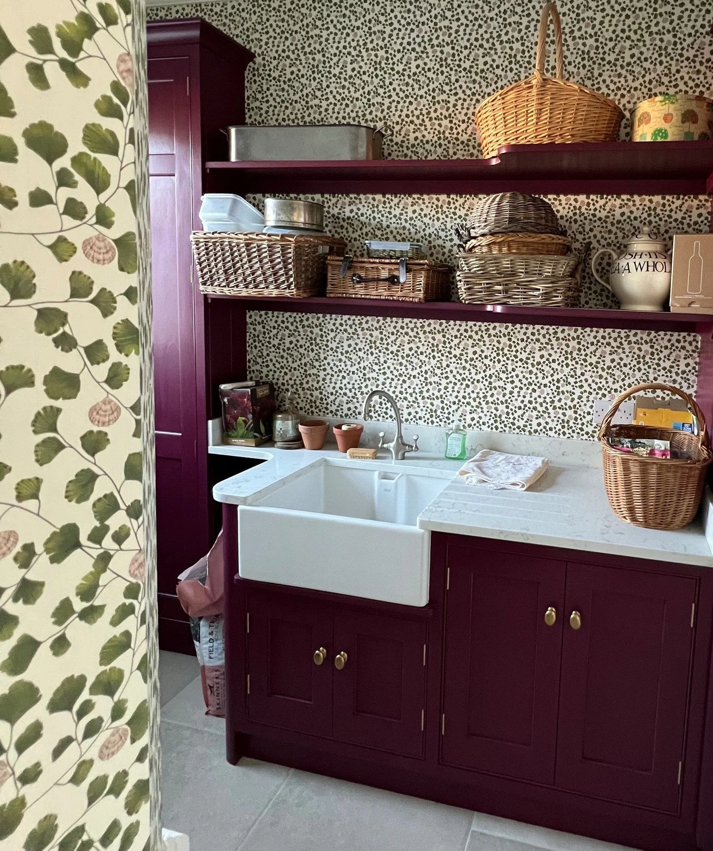 A utility room that we completed towards the end of last year and I'm only just getting around to sharing with you. Not the best photo ever but I love the combo of the wallpaper and paint. The wallpaper is Living Quarters Maidenhair, because one of m