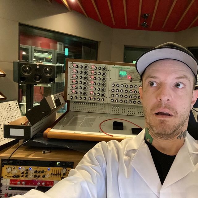 &ldquo;Oh boy! Here we go!&rdquo; @deadmau5 gets his Colossus synth .
.
#deadmau5 #colossussynth #analoguesolutions #synthisizer