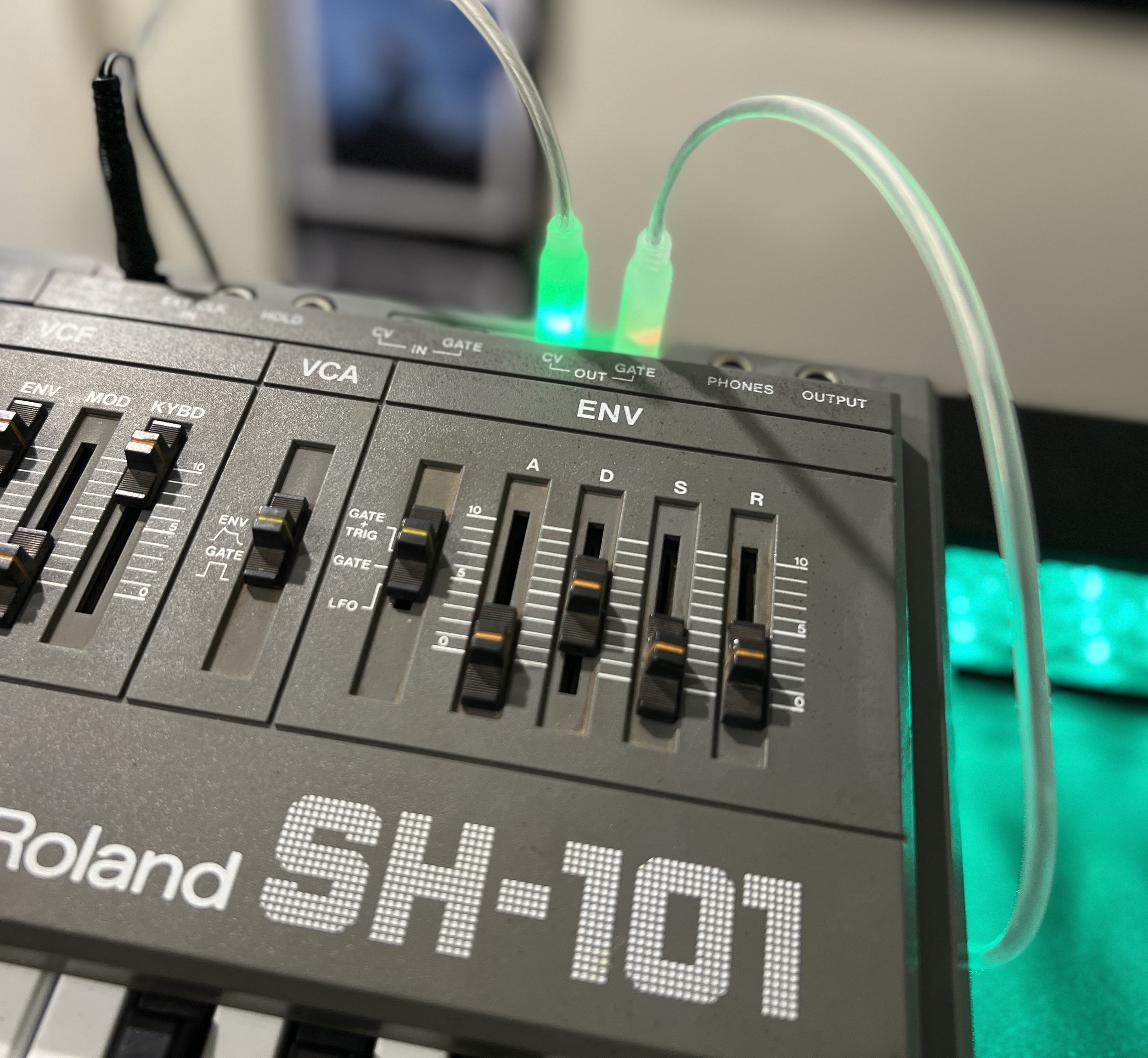 analogue solutions led cv cables roland sh101 synth.jpg