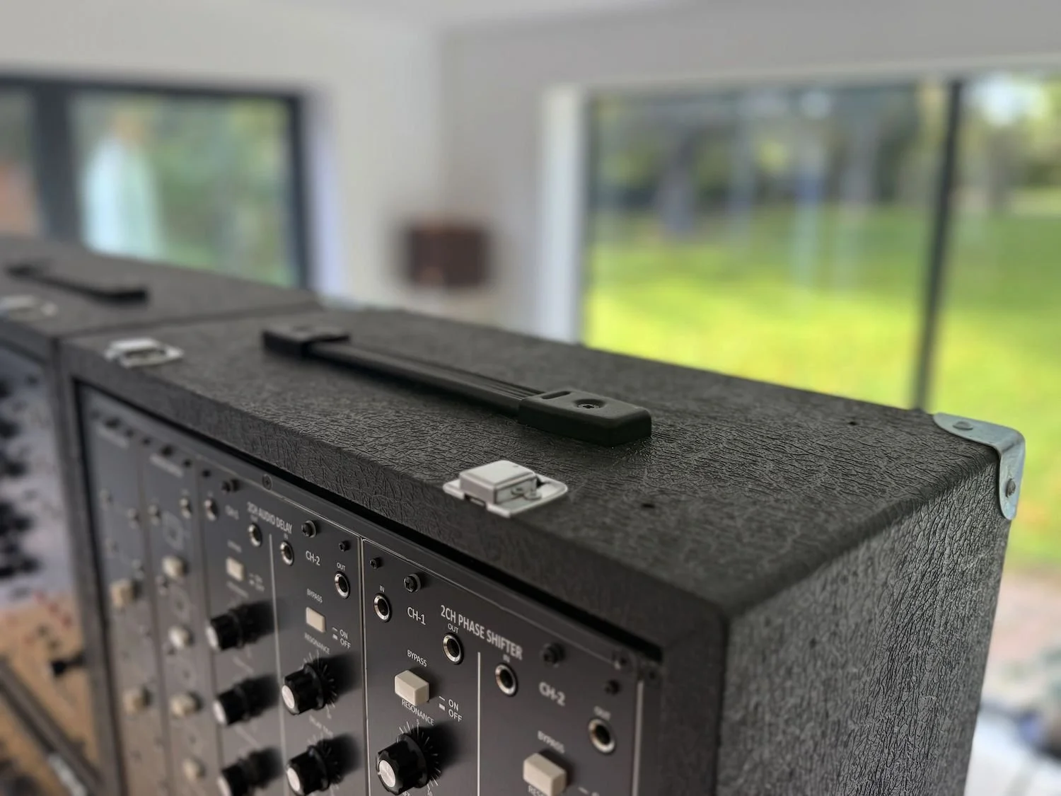 analogue solutions series 700 roland system handle detail.jpg