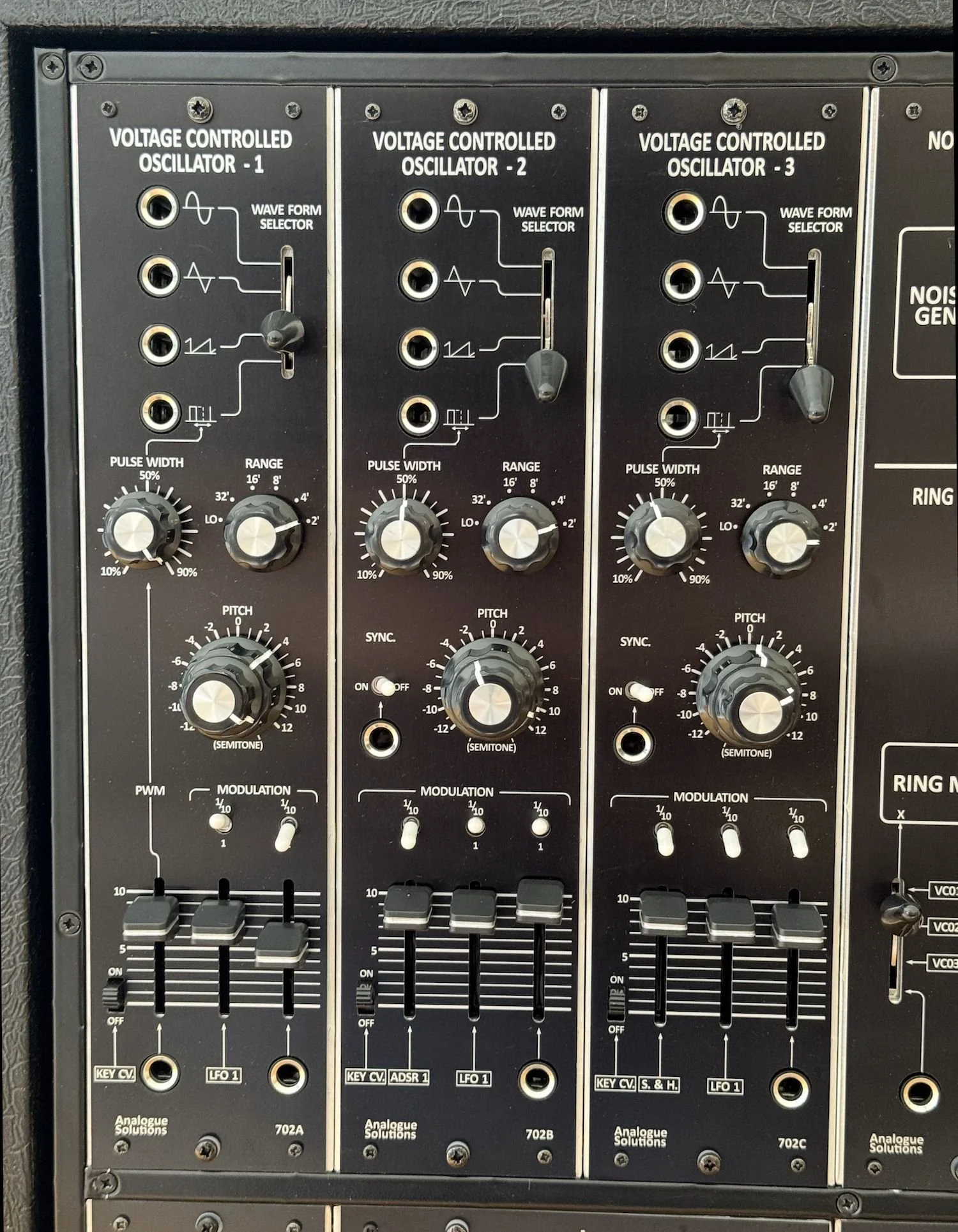 analogue solutions series 700 roland system 3 VCOs.jpg