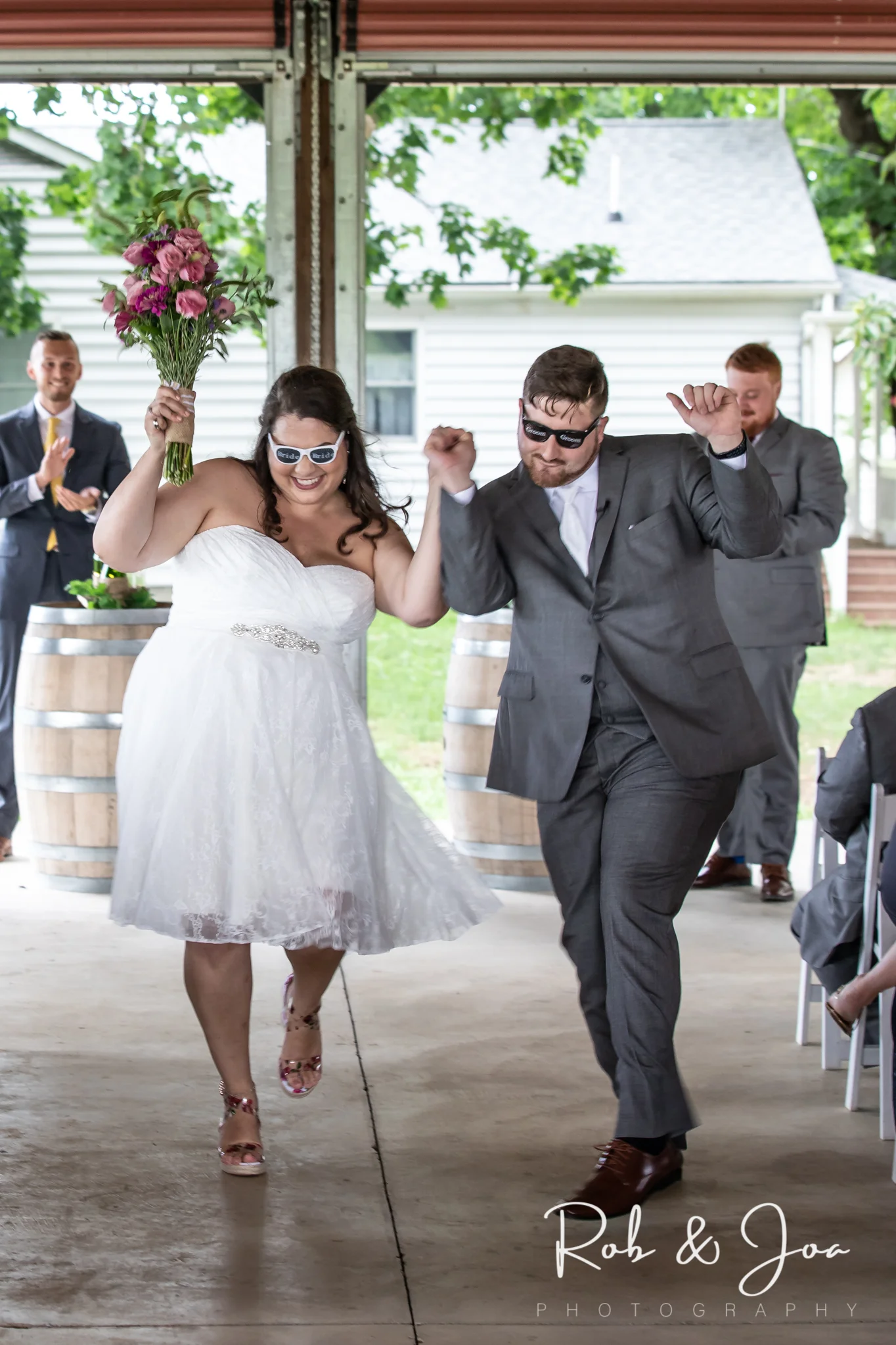 Baltimore's Best Wedding Photographer at Linganore Winecellars
