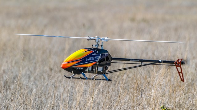 Single rotor in flight - photo via unsplash.com