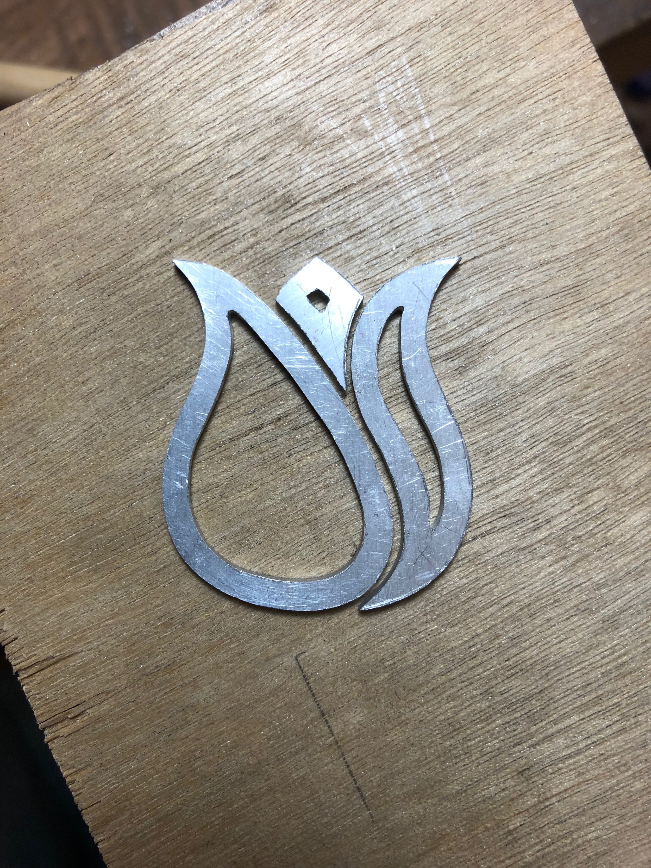 Aluminium Unquendor tulip logo