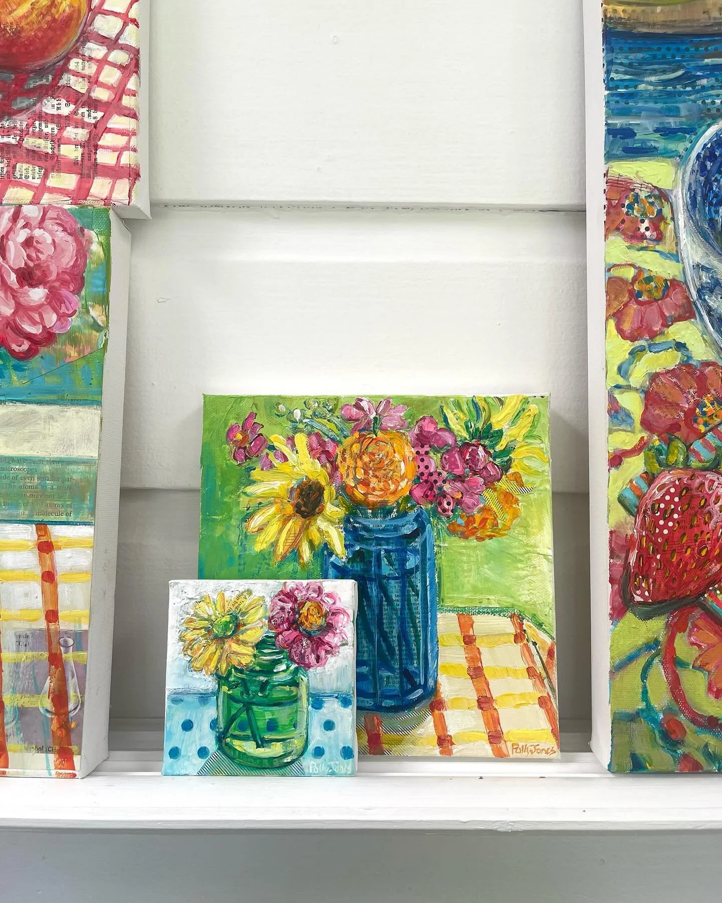 I have some little guys in the works that will soon be available on my website. Let me know if you want to get my newsletter or sign up yourself through the link in my profile #smallart #mixedmediaartwork #stilllifepaintings