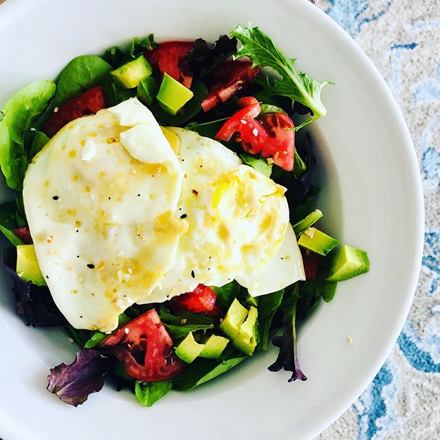 Salad for breakfast? Yes! This BREAKFAST SALAD was so delicious and filling! You don&rsquo;t only have to save your leafy greens for lunch and dinner. Try making a breakfast salad and you&rsquo;ll see just how easy and satisfying it can be. Also adde