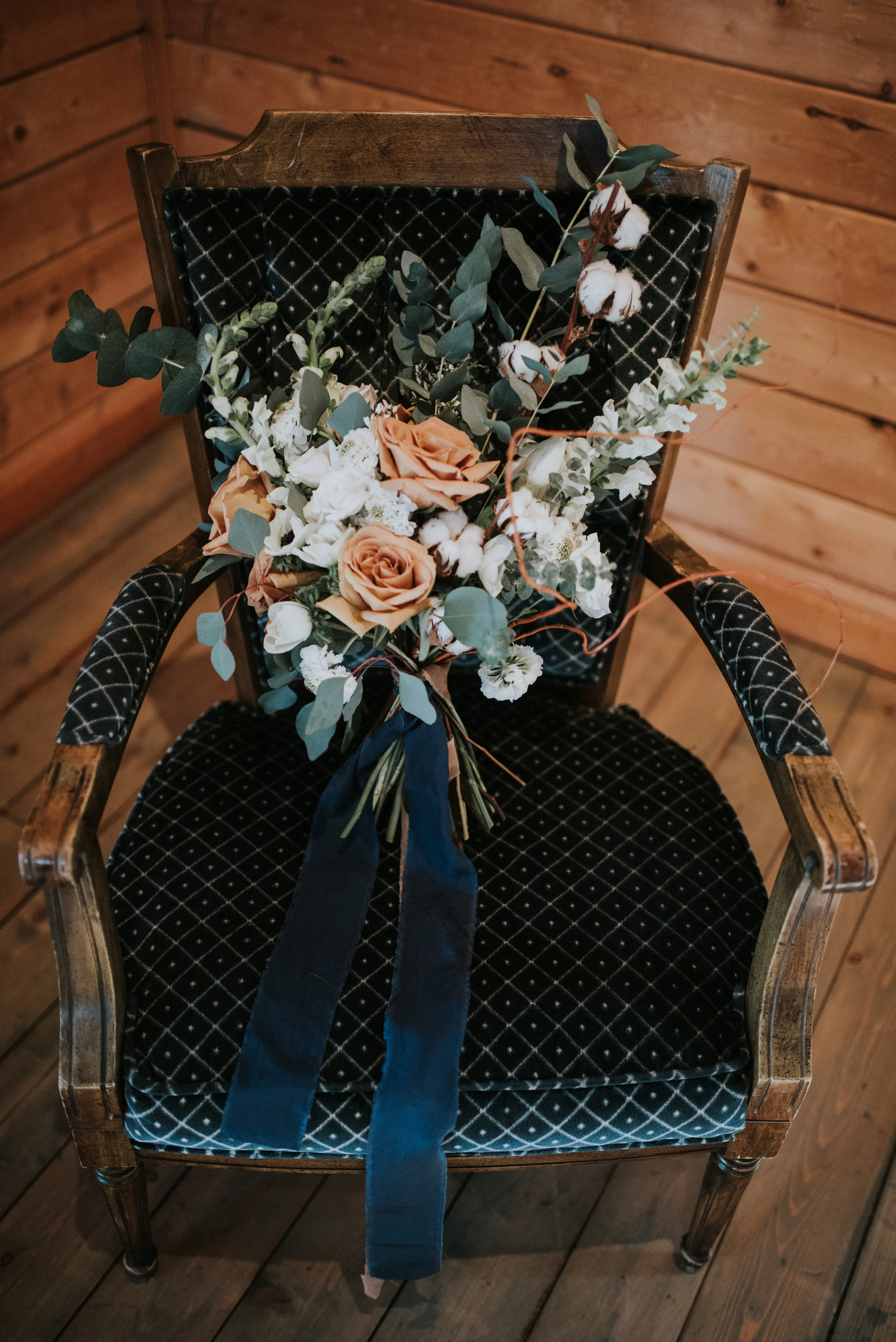calgary wedding bridal bouquet parlor chair