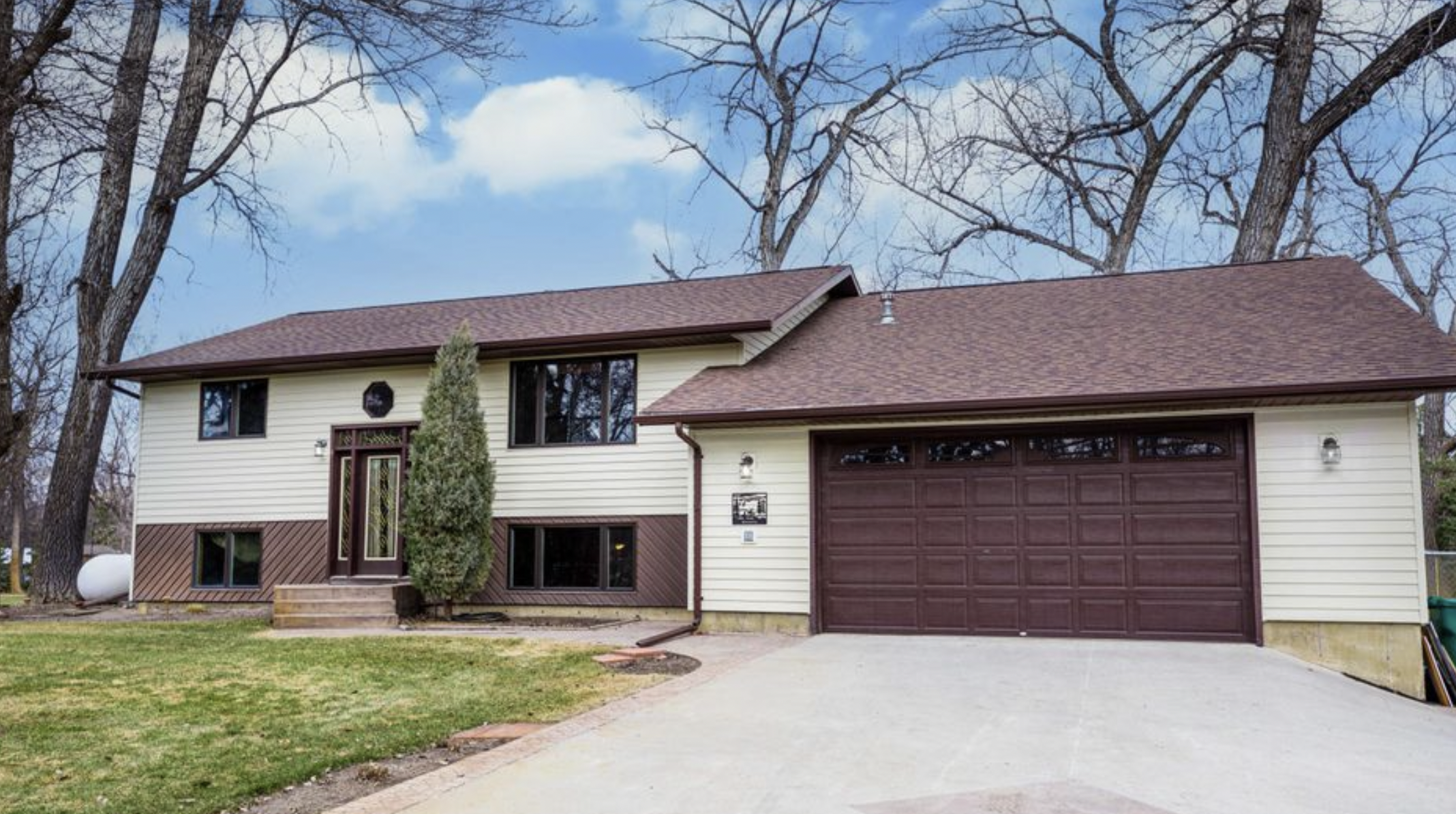 exterior of 7315 Cottonwood Lane