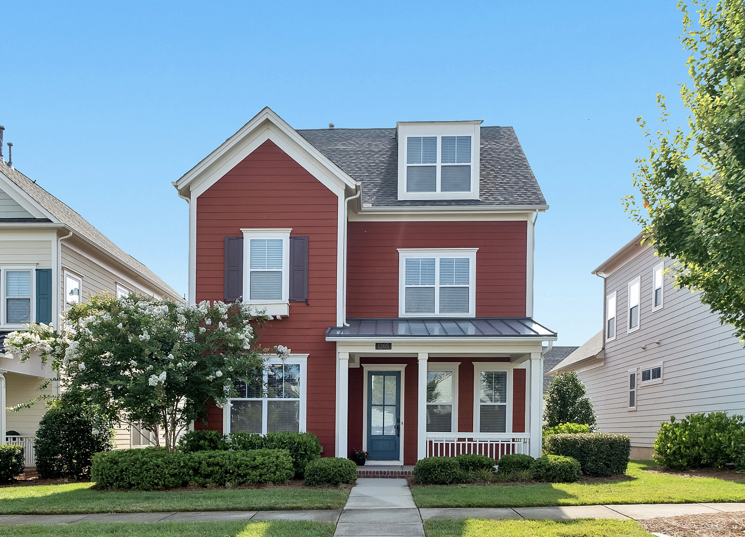 What Experts Are Saying About the 2023 Housing Market