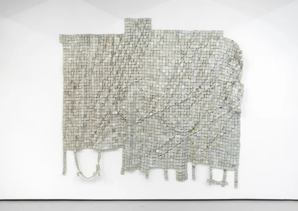 El Anatsui, Metas II , 2014. Found aluminum and copper wire. ©El Anatsui. Courtesy of the artist and Jack Shainman Gallery, New York.