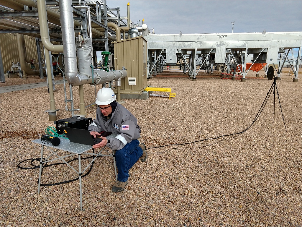 A Wave Engineer investigates pipe flow noise with the acoustic camera