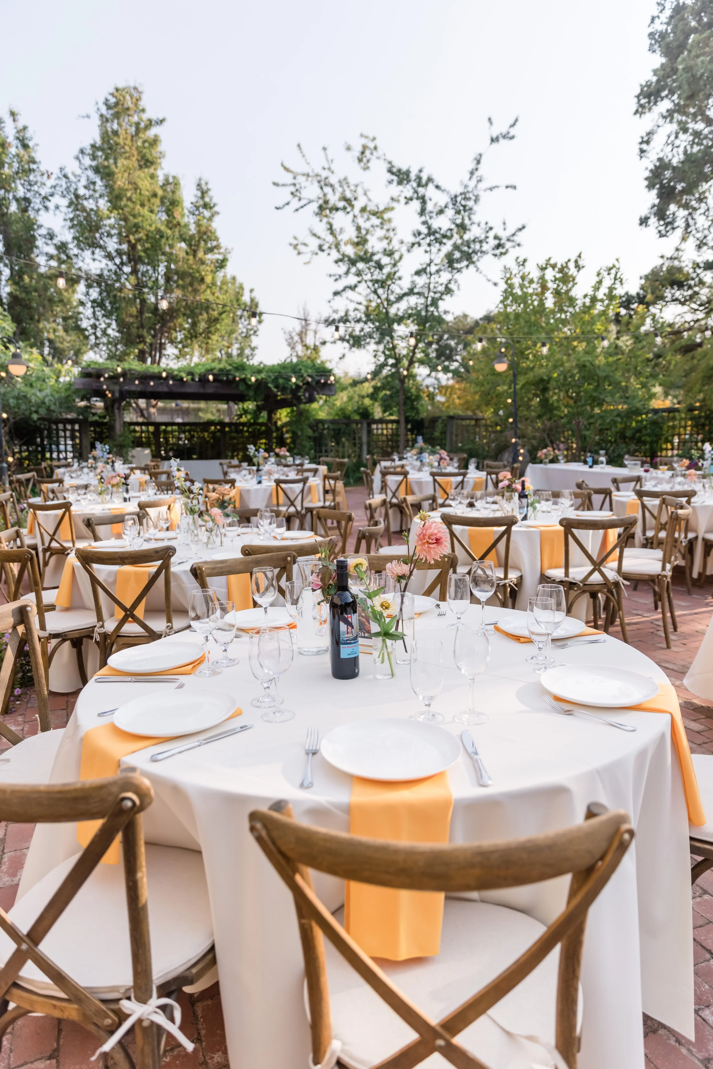 Refined Rustic &amp; Golden Summer Wedding | Los Altos History Museum | A &amp; H