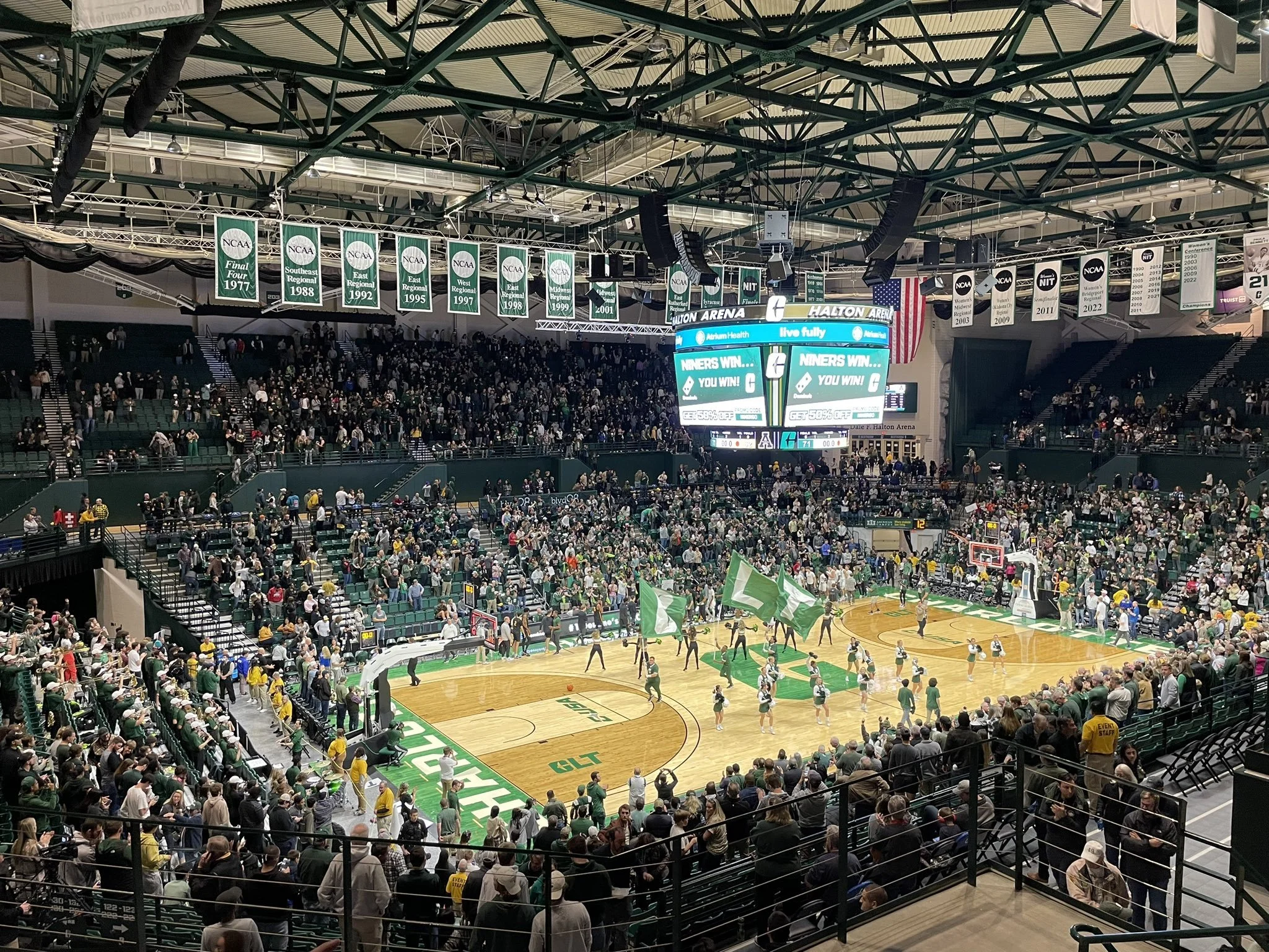 Total 75+ imagen unc charlotte basketball coach - Thquyettien.edu.vn