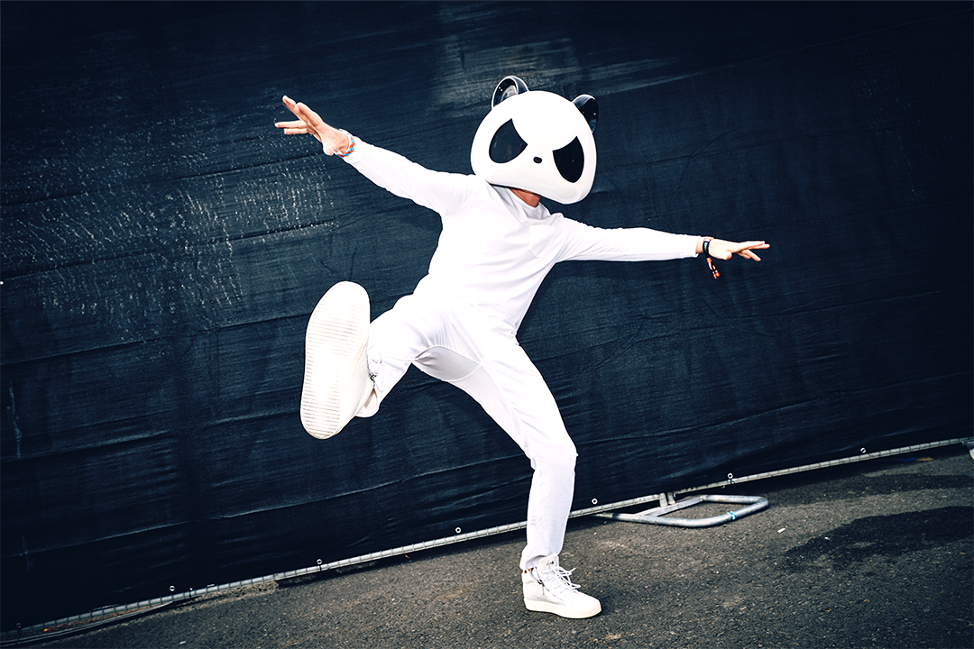 panda all white profile LQ.png