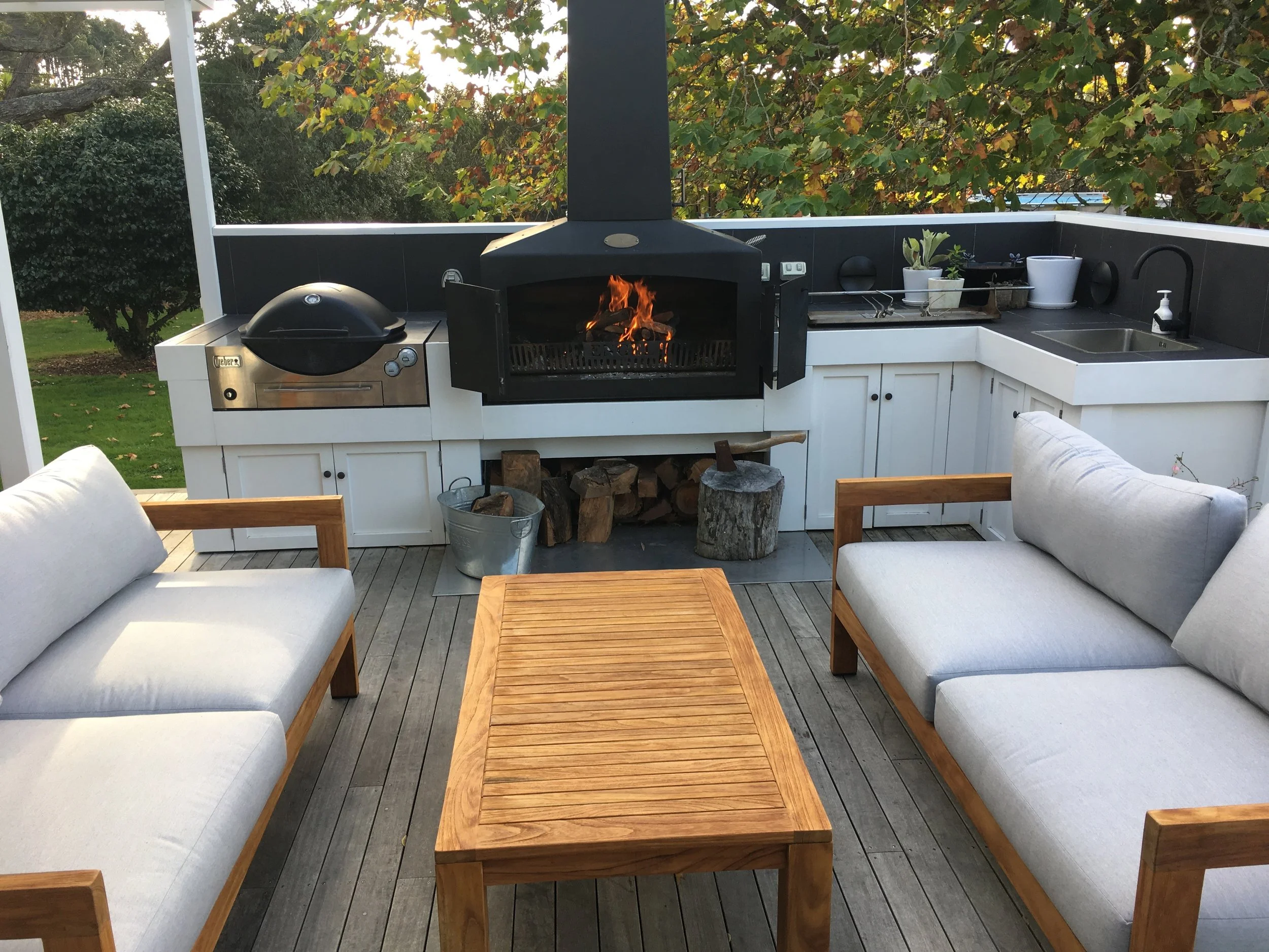 BBQ Wood Fire Outdoor Kitchen