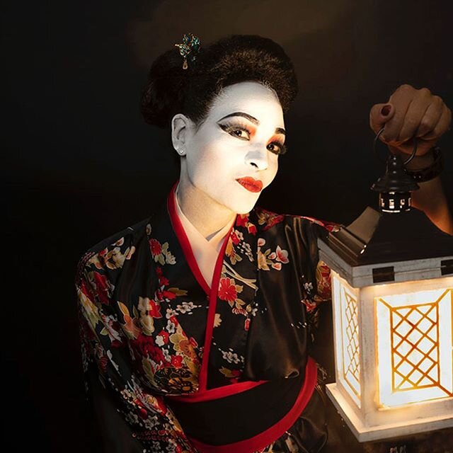 Used my speed light and drilled holes under the lantern to act as candle light for this unorthodox yet fun Geisha style photo.

#cedricmohrphotography
#cedricmohrphoto
#beautyphotography
#geisha
#saharazod
#headshotsatl
#portraits
#fashionbeauty
