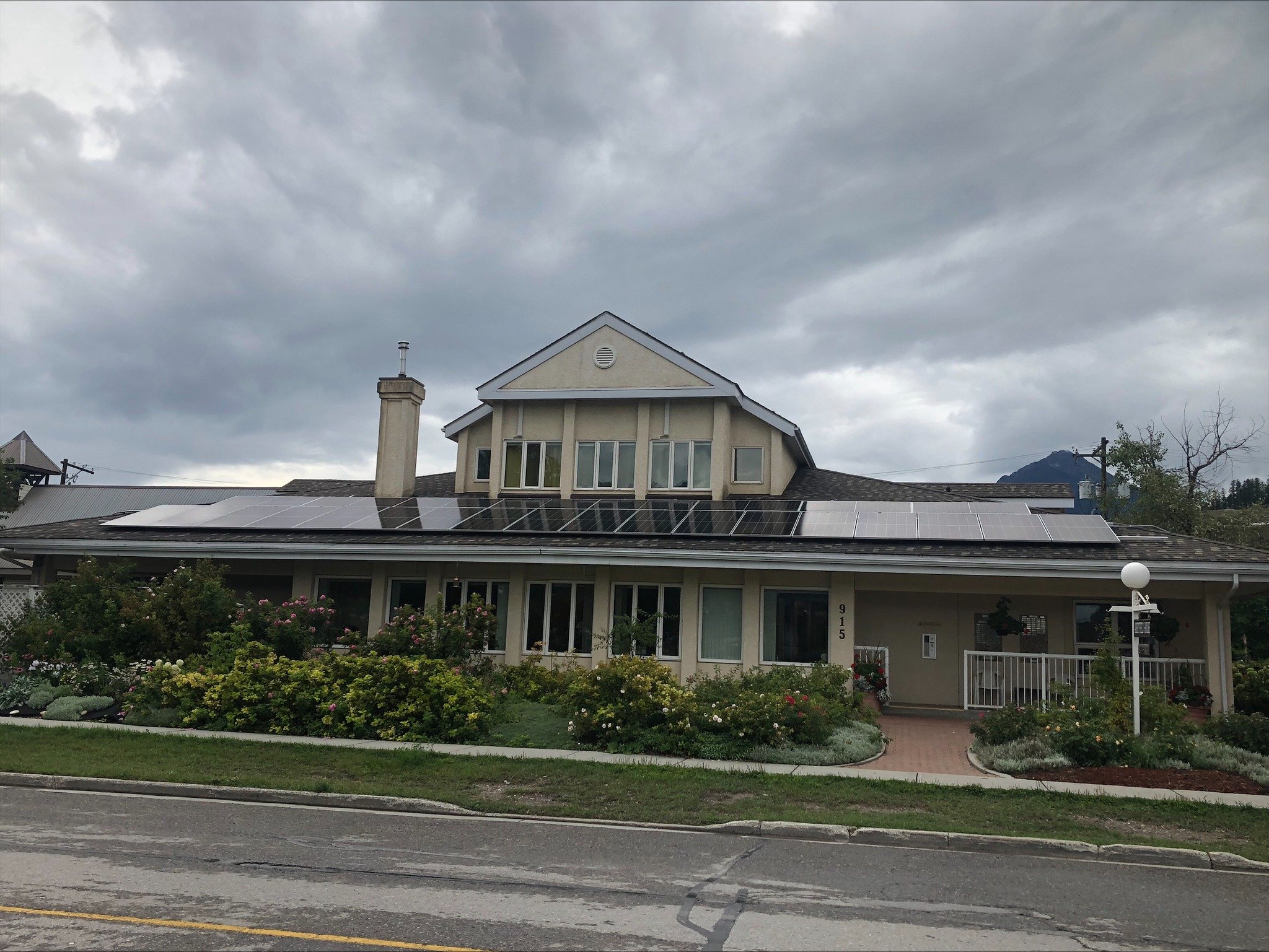 In June, Abbeyfield House Society, St. Paul's Golden successfully installed solar panels to help reduce rising heating costs and promote sustainability! ☀️🔋 Completed with funding support from the 2023 Community Grant Program, this project ensures t
