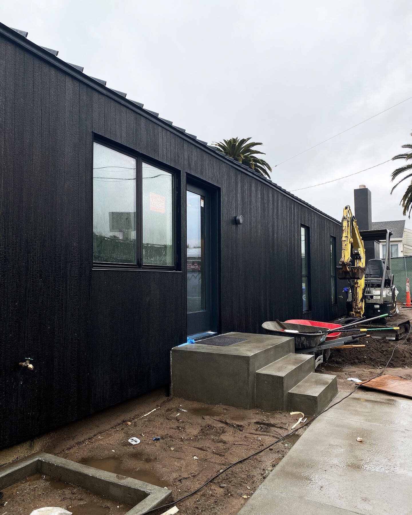 Just so in love with how this exterior is coming along! 

We are getting closer and closer to getting this beauty photographed! 

#architecture #construction #exteriordesign #black #modern #almostdone