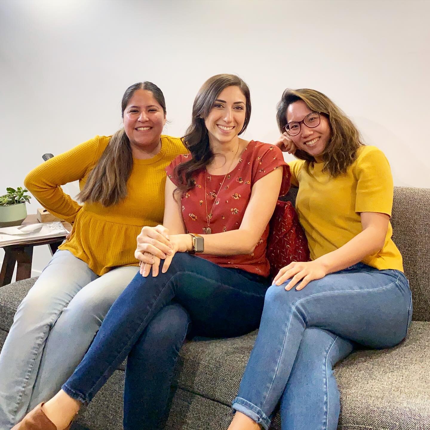 Some unintentional matching at the office this week&hellip;#mustardsandwhich 

The results of spending lots of time together! 

We are so incredibly blessed to have these ladies on our team!

#designers #team #matching #twinning #interiordesigner #da