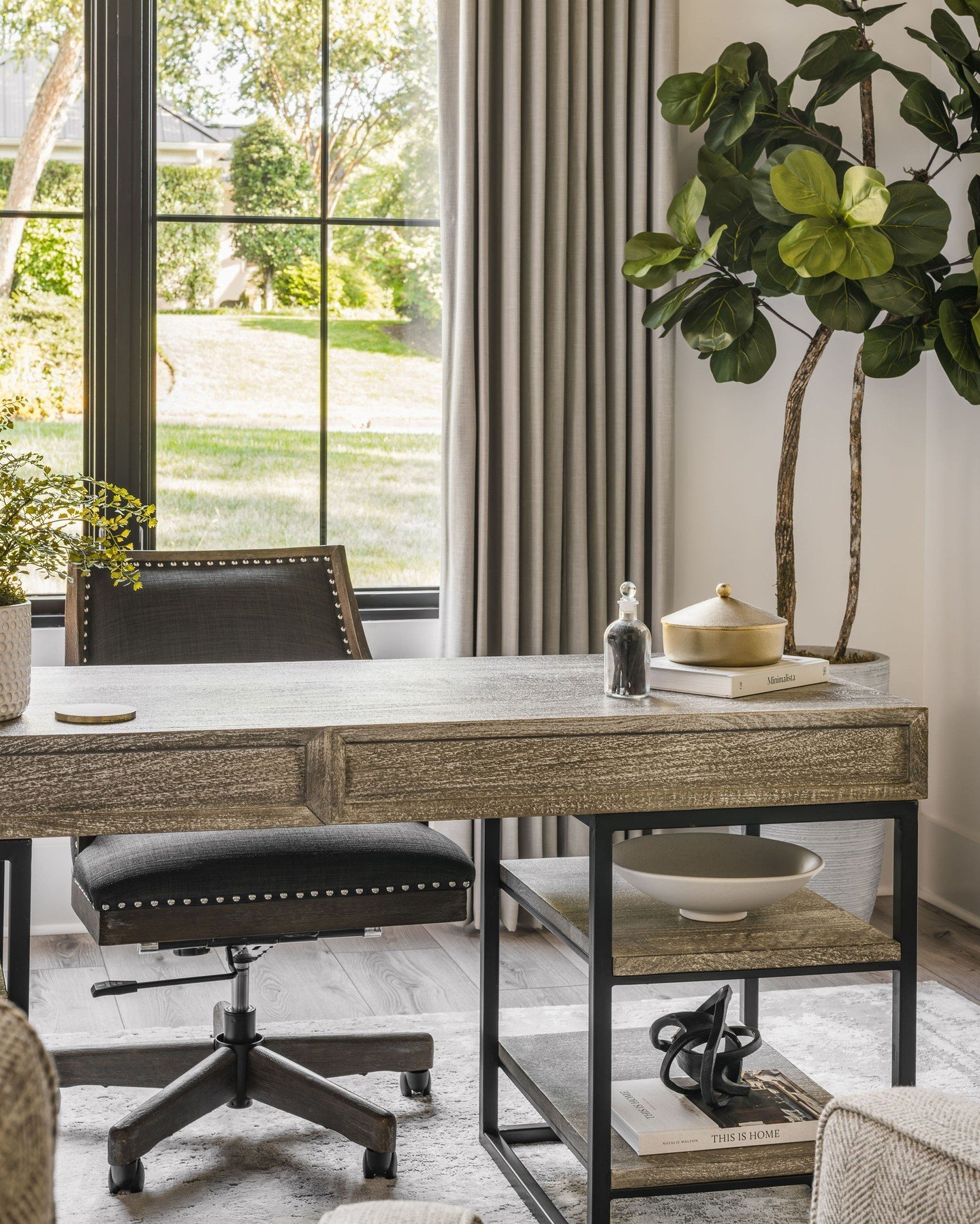 One of the greatest benefits of a luxury home office is the freedom to design and decorate your space based on your style and aesthetic preferences, especially now that the work-from-home trend is here to stay.

My home office designs satisfy all of 