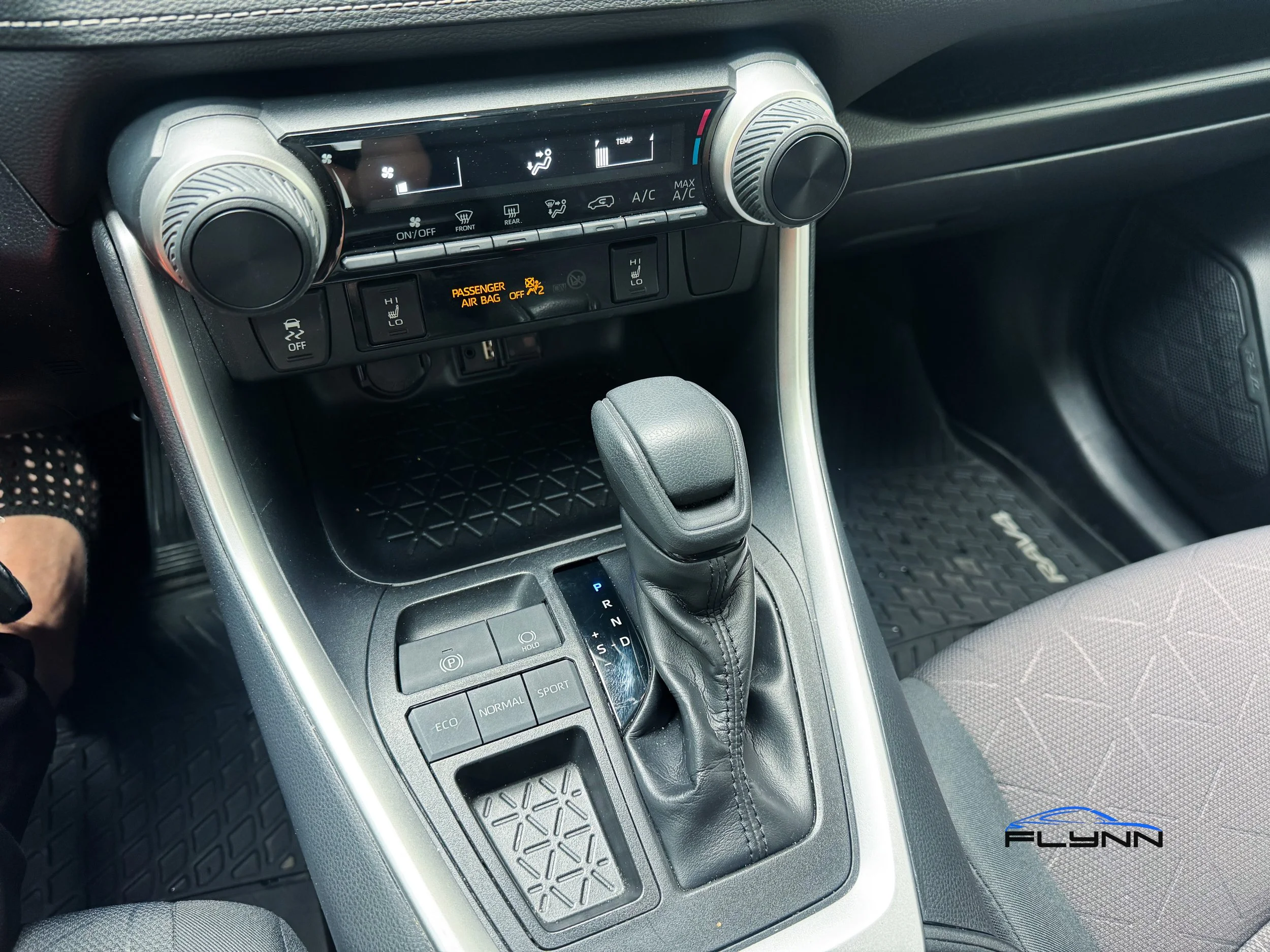2019-Toyota-RAV4-LE-flynn-automotive-07.jpg