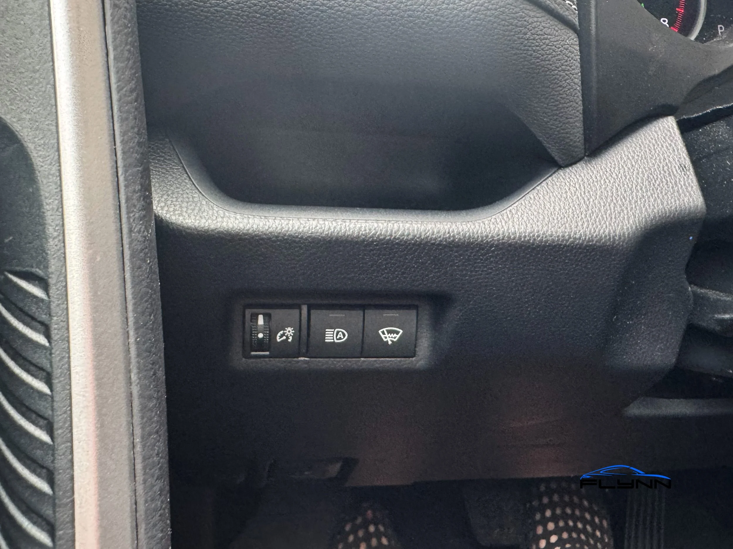 2019-Toyota-RAV4-LE-flynn-automotive-05.jpg