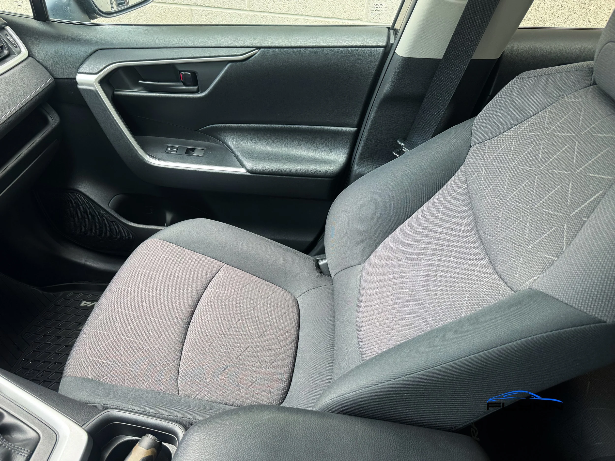 2019-Toyota-RAV4-LE-flynn-automotive-10.jpg