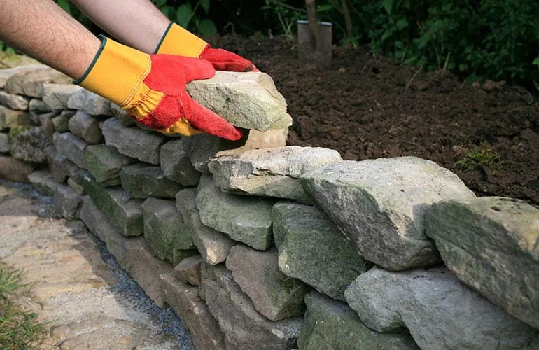 Dry-Stone-Wall-intro-ISTOCK-770x500.jpg