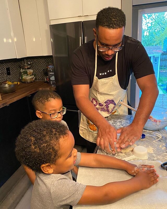 The Sunday Slowdown 👨🏽&zwj;🍳👨🏽&zwj;🍳👨🏽&zwj;🍳
#sundayfunday #myboys #sundaydinner #momlife #shebeforewe