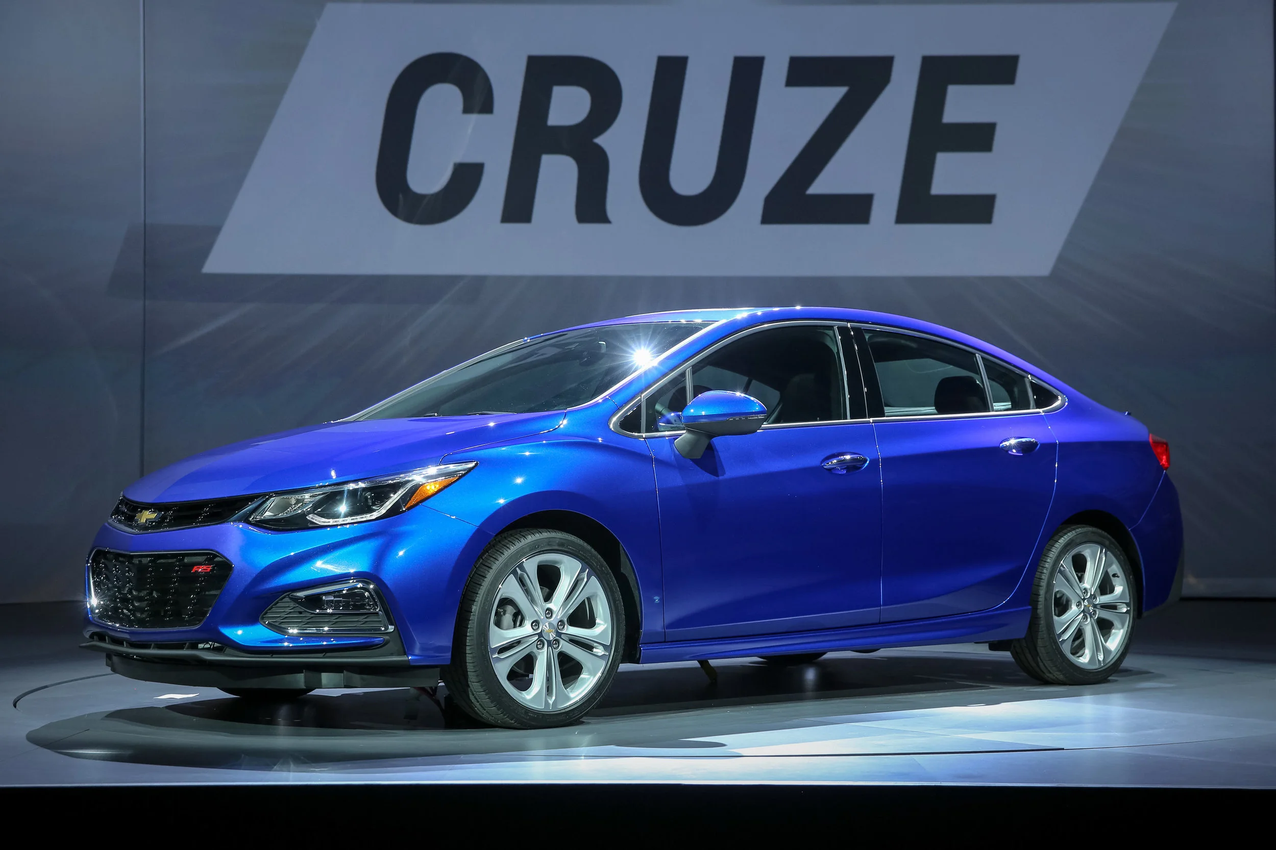ChevyCruzeReveal01.jpg