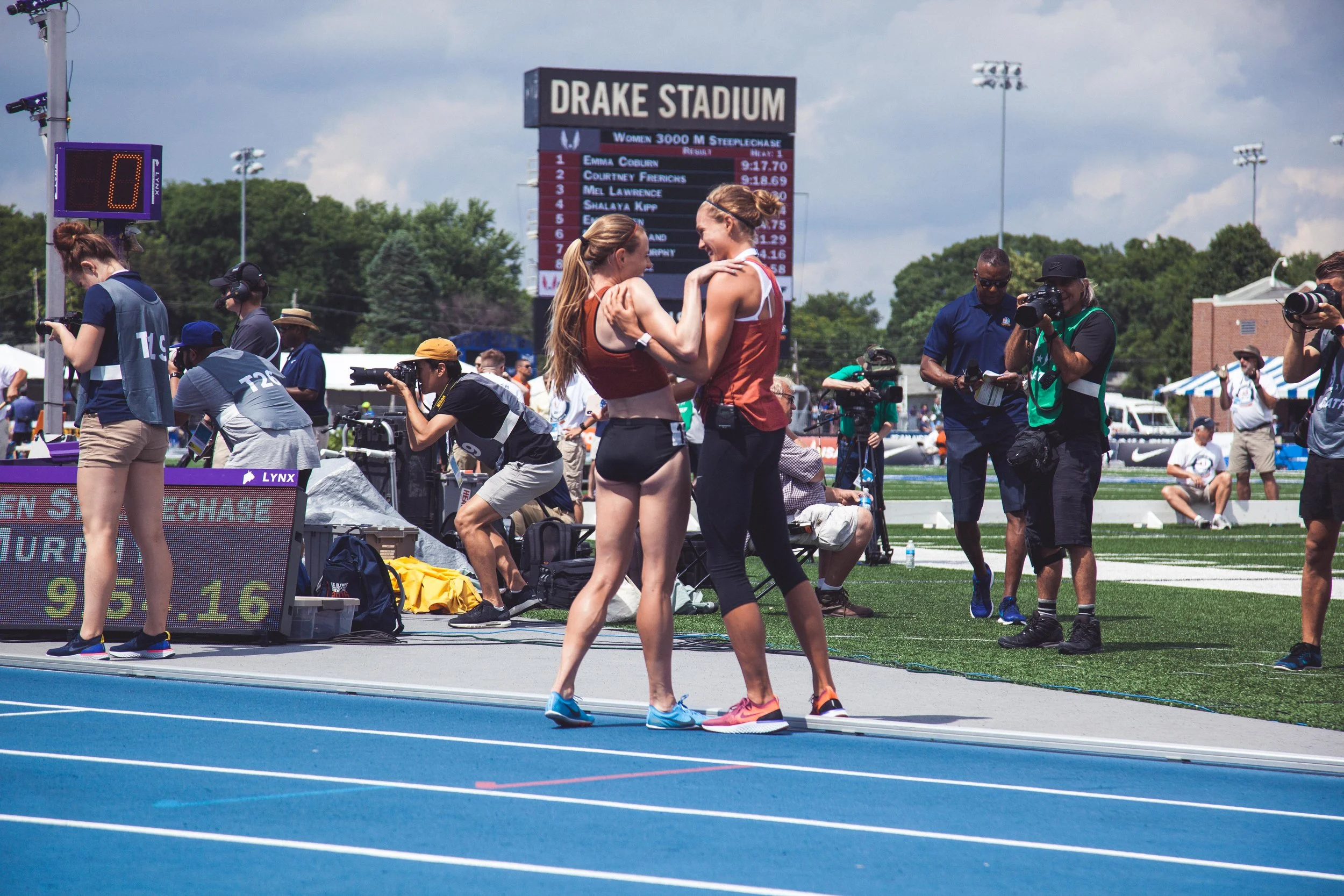 Women's steeple 2018-17.jpg