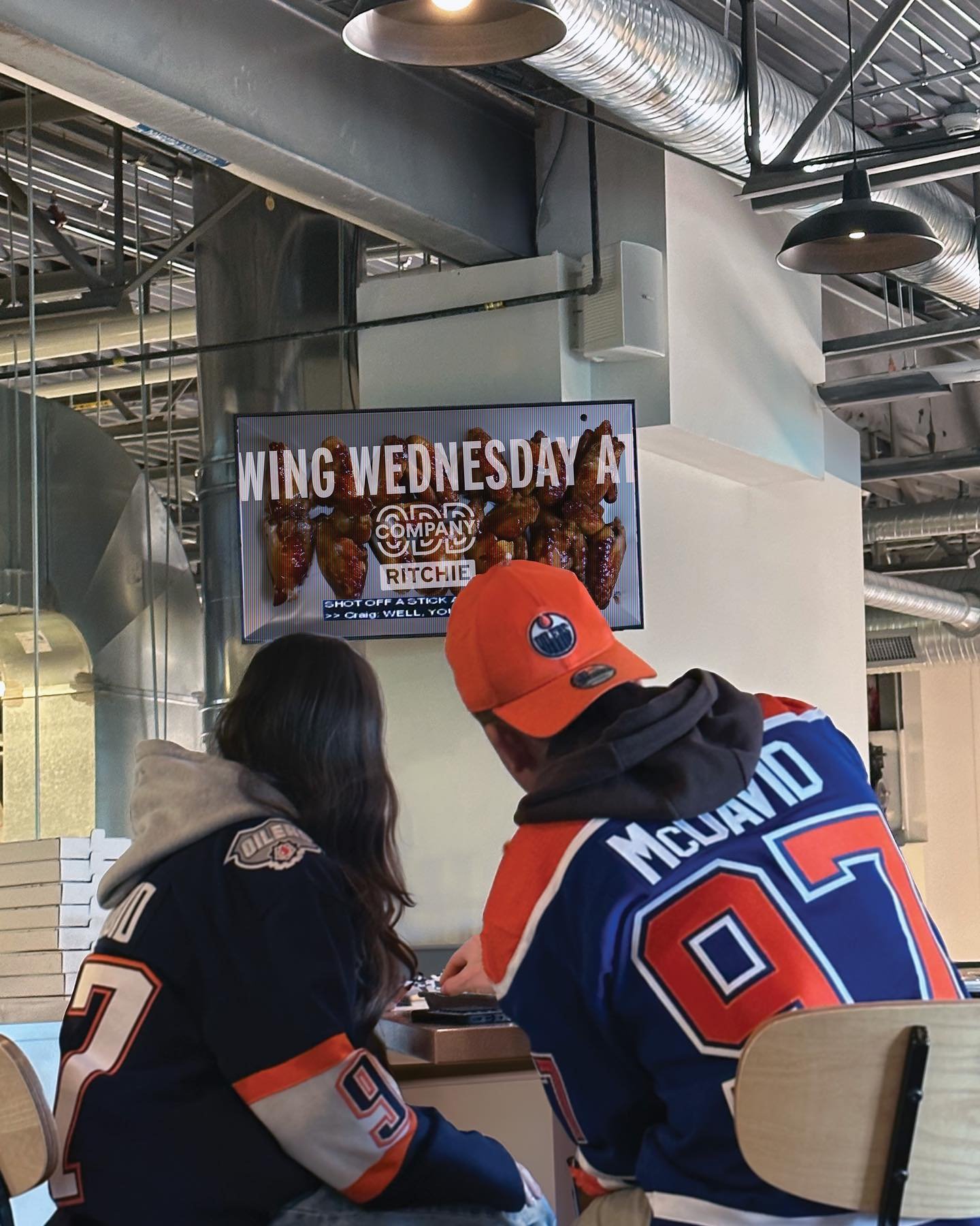 We made this post so you can send it to your gameday crew 📲 Let &lsquo;em know: it&rsquo;s #wingwednesday at OCB Ritchie and you&rsquo;re hungry, like the wolf! 🍗

&hellip; and let&rsquo;s hope The Boys are hungry, too! 🤞🏒

📺 Both ODD&rsquo;s wi