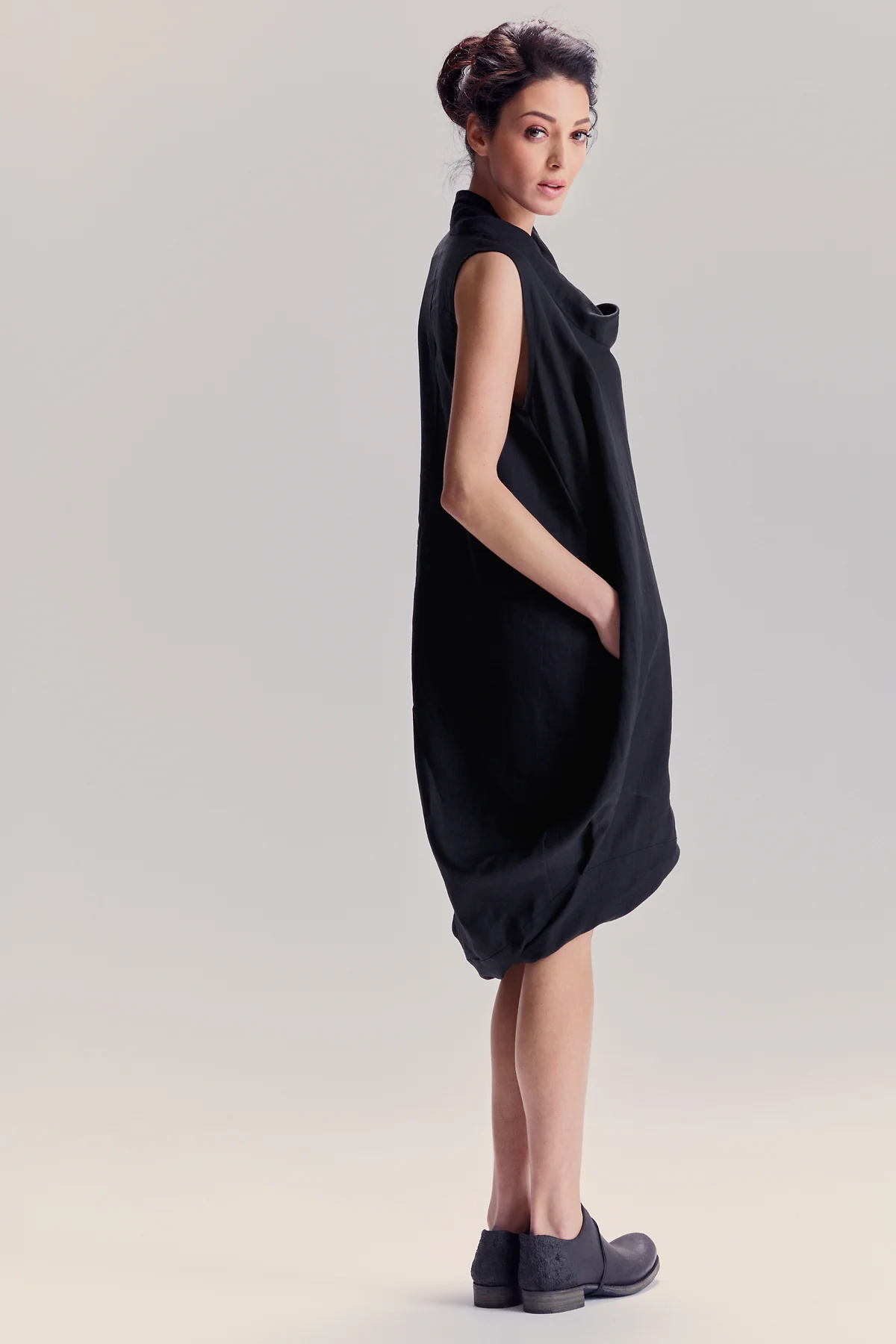 aryasense-black-loose-balloon-dress-5